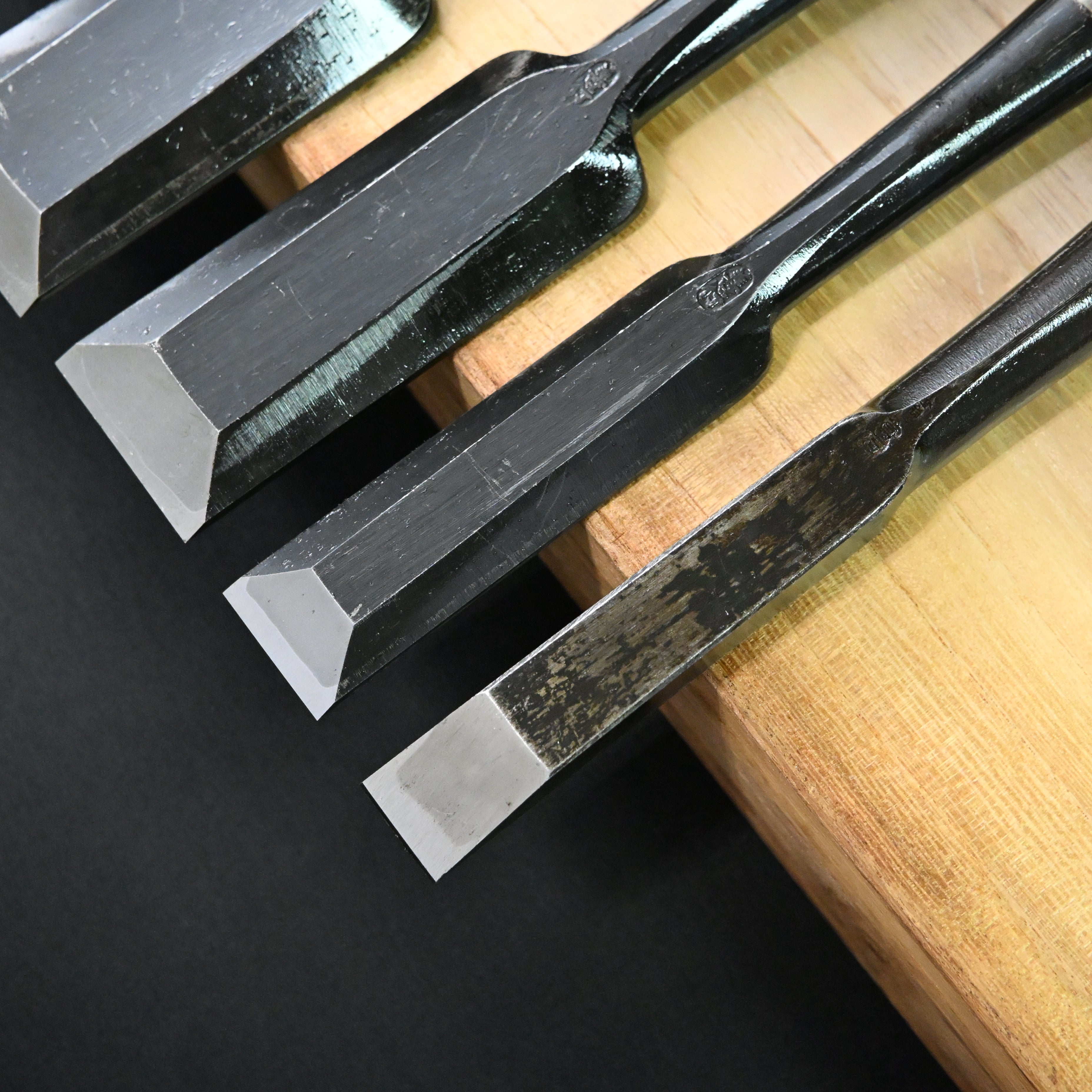 #M195 Mixed Timber chisels set by unknown バラ鑿合わせ 叩き組鑿 5本組 作者不明