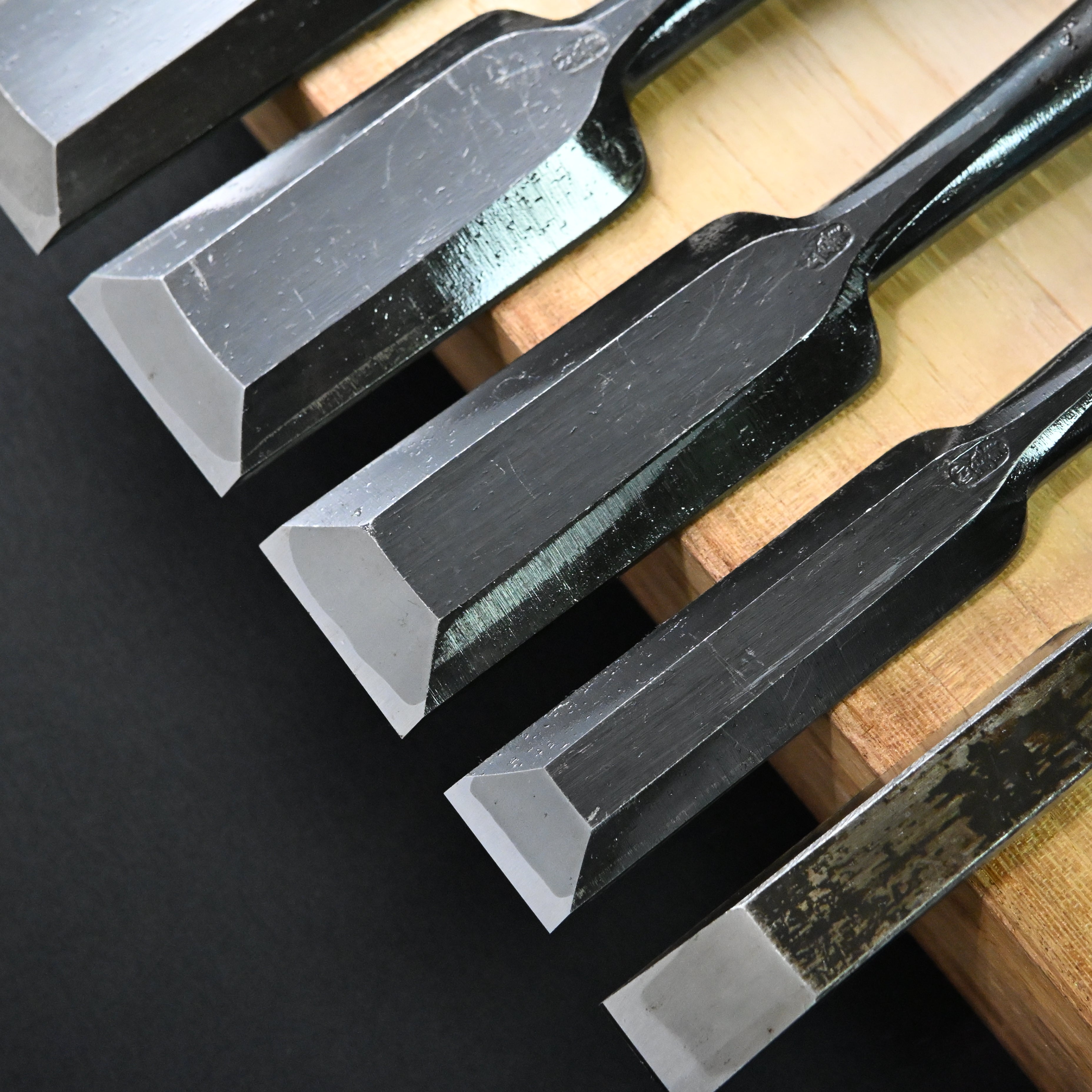 #M195 Mixed Timber chisels set by unknown バラ鑿合わせ 叩き組鑿 5本組 作者不明