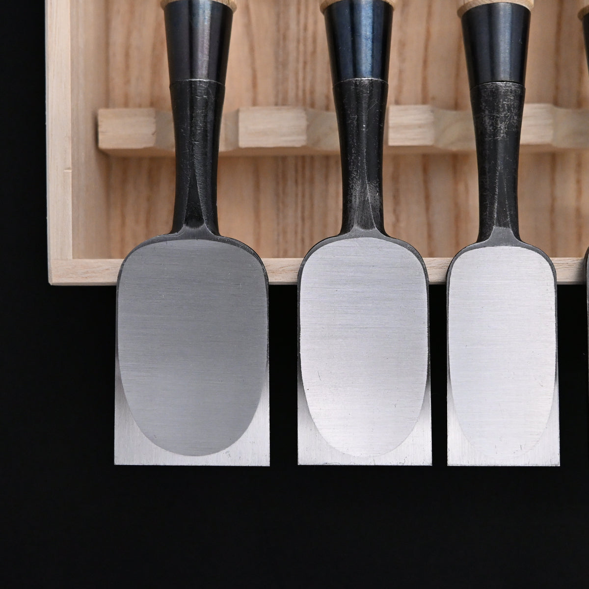 Ouchi Bench chisels set by Ouchi 4th generation white Oak Handle 宗家大内 追入組鑿 芯持白樫柄 桐箱付 四代目大内俊明作