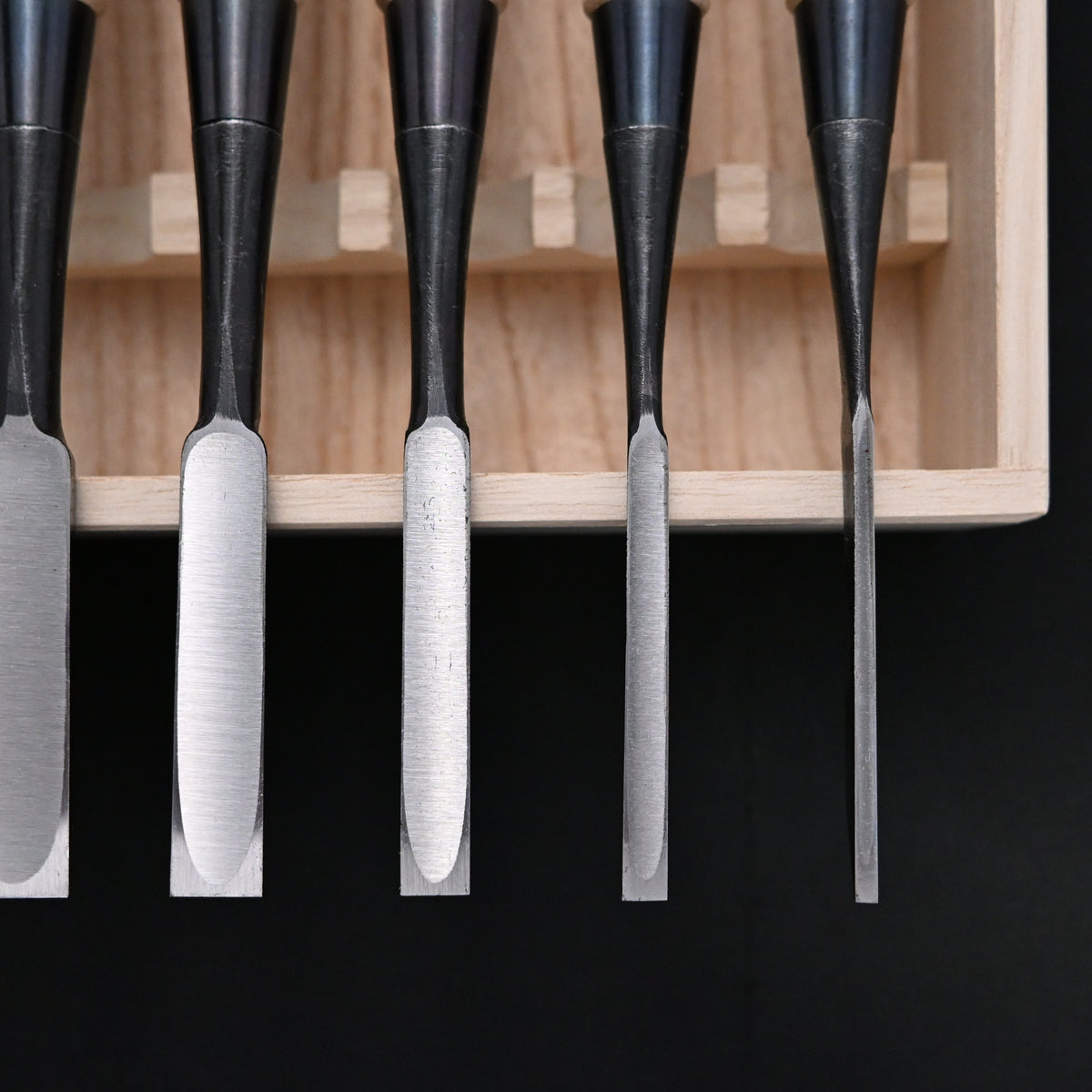 Ouchi Bench chisels set by Ouchi 4th generation white Oak Handle 宗家大内 追入組鑿 芯持白樫柄 桐箱付 四代目大内俊明作