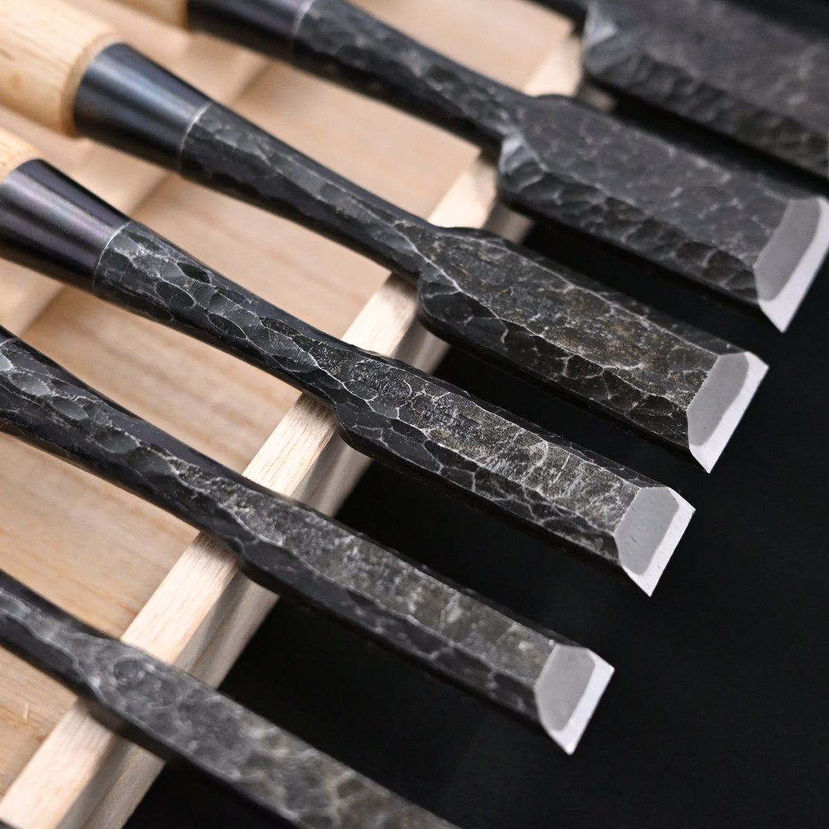 Takashiba Homare Bench Chisels Set (Oirenomi) with Wooden Box 高芝誉 追入組鑿 槌目青紙鋼 白樫 桐箱付