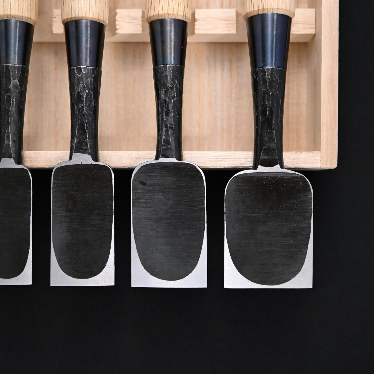 Takashiba Homare Bench Chisels Set (Oirenomi) with Wooden Box 高芝誉 追入組鑿 槌目青紙鋼 白樫 桐箱付