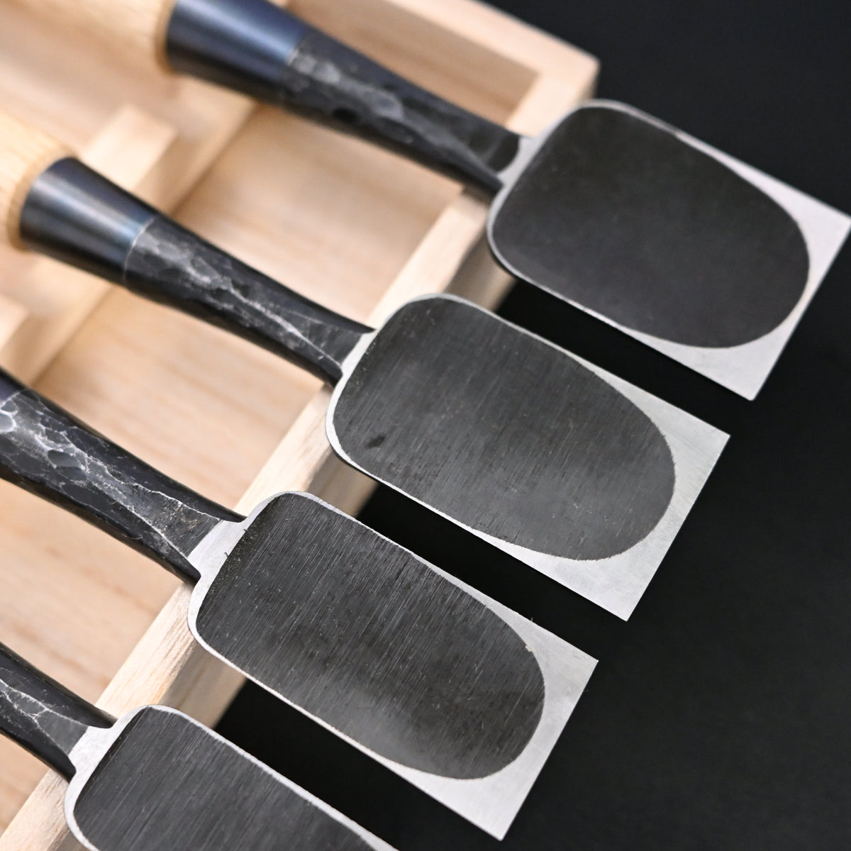 Takashiba Homare Bench Chisels Set (Oirenomi) with Wooden Box 高芝誉 追入組鑿 槌目青紙鋼 白樫 桐箱付
