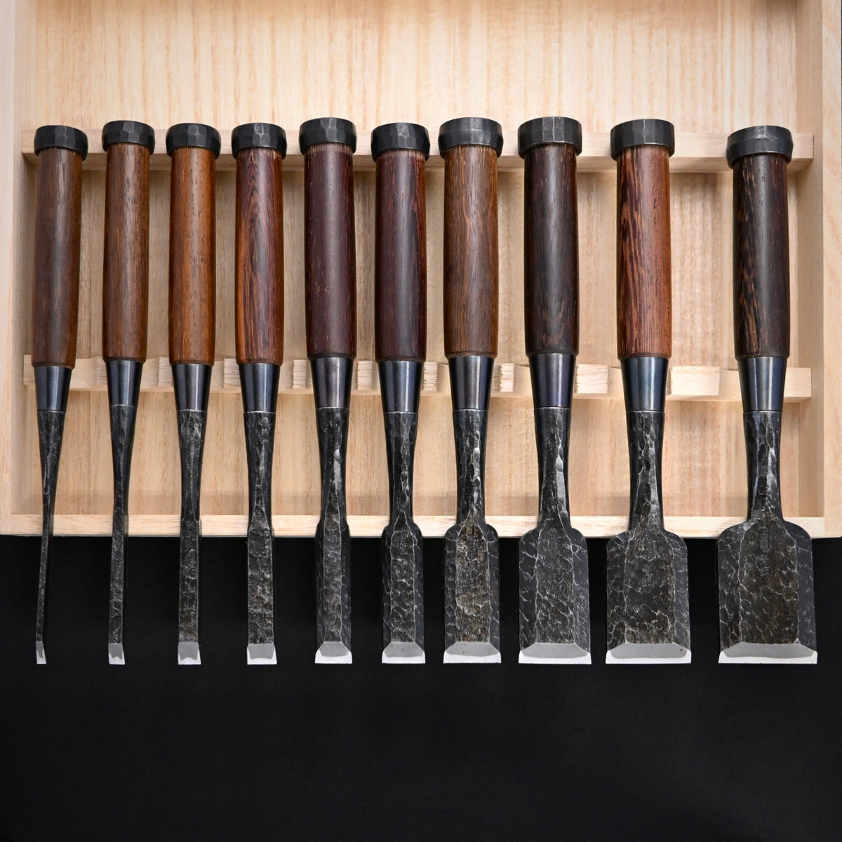 Takashiba Homare Bench Chisels Set (Oirenomi) with Wooden Box 高芝誉 追入組鑿 槌目青紙鋼 タガヤサン 桐箱付
