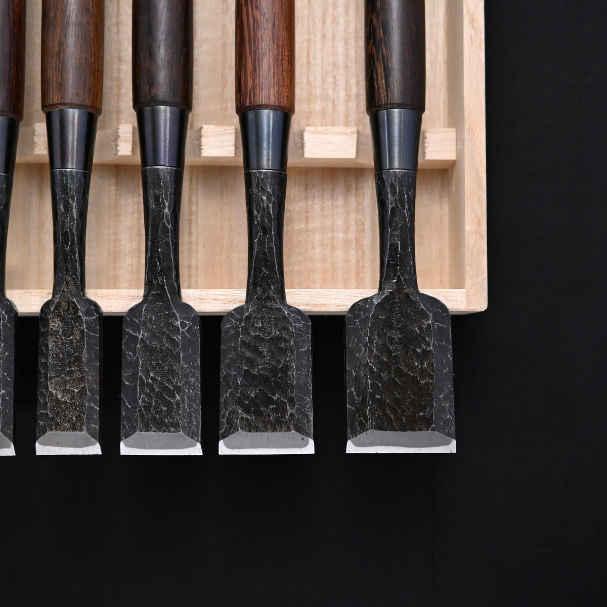 Takashiba Homare Bench Chisels Set (Oirenomi) with Wooden Box 高芝誉 追入組鑿 槌目青紙鋼 タガヤサン 桐箱付