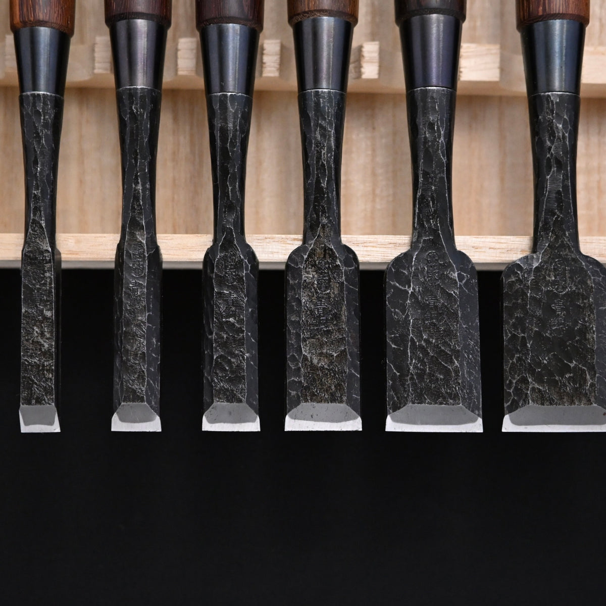 Takashiba Homare Bench Chisels Set (Oirenomi) with Wooden Box 高芝誉 追入組鑿 槌目青紙鋼 タガヤサン 桐箱付