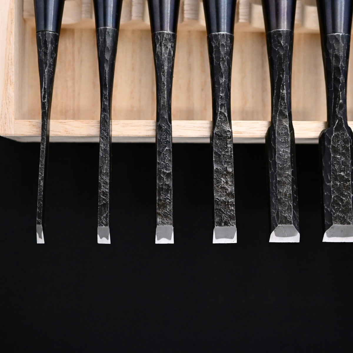 Takashiba Homare Bench Chisels Set (Oirenomi) with Wooden Box 高芝誉 追入組鑿 槌目青紙鋼 タガヤサン 桐箱付