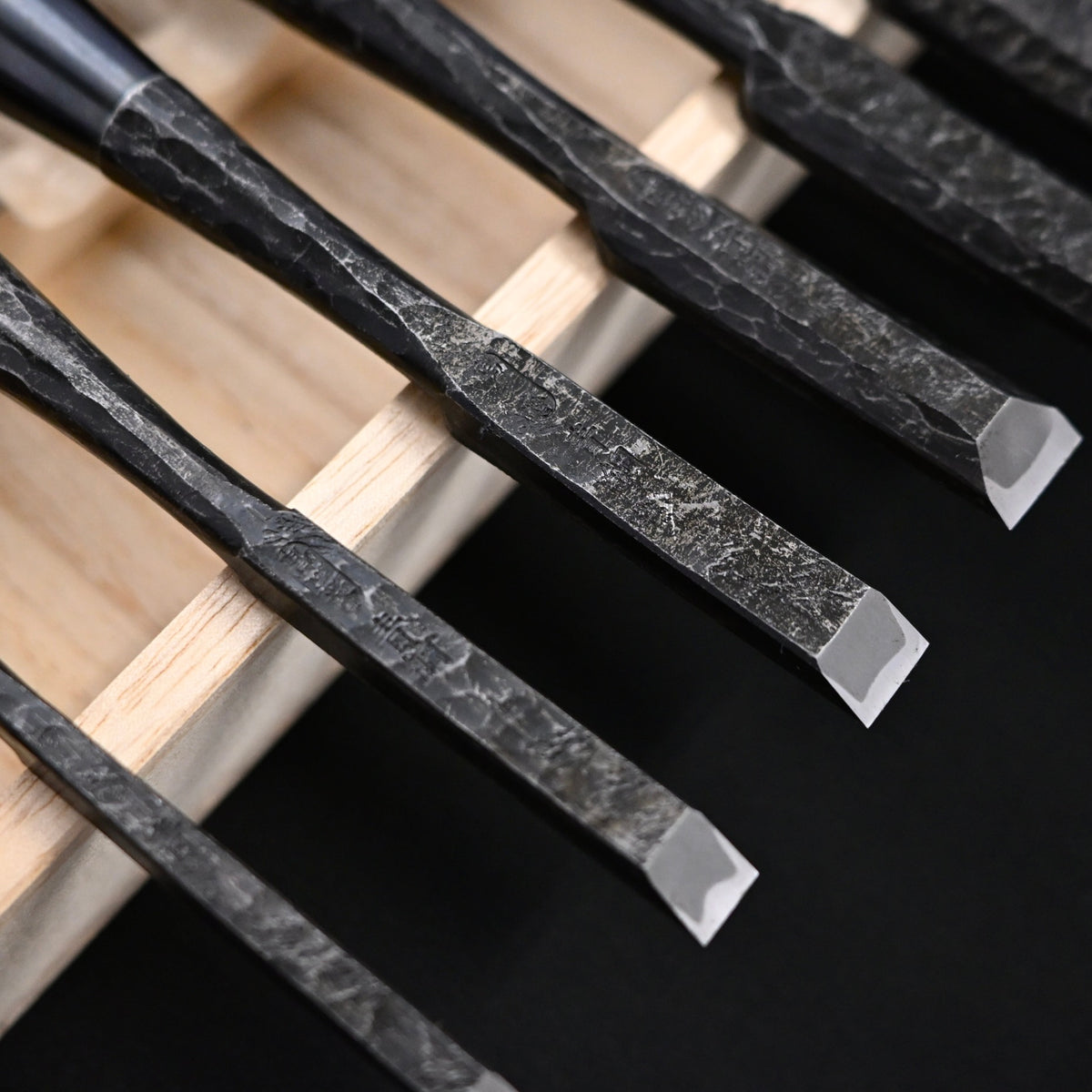 Takashiba Homare Bench Chisels Set (Oirenomi) with Wooden Box 高芝誉 追入組鑿 槌目青紙鋼 タガヤサン 桐箱付