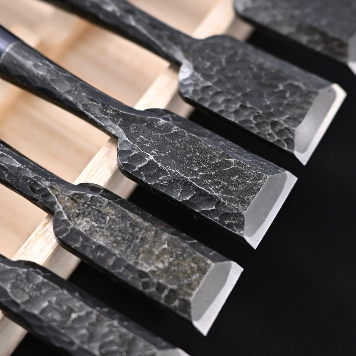 Takashiba Homare Bench Chisels Set (Oirenomi) with Wooden Box 高芝誉 追入組鑿 槌目青紙鋼 タガヤサン 桐箱付