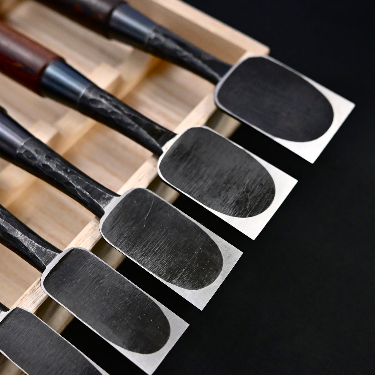 Takashiba Homare Bench Chisels Set (Oirenomi) with Wooden Box 高芝誉 追入組鑿 槌目青紙鋼 タガヤサン 桐箱付