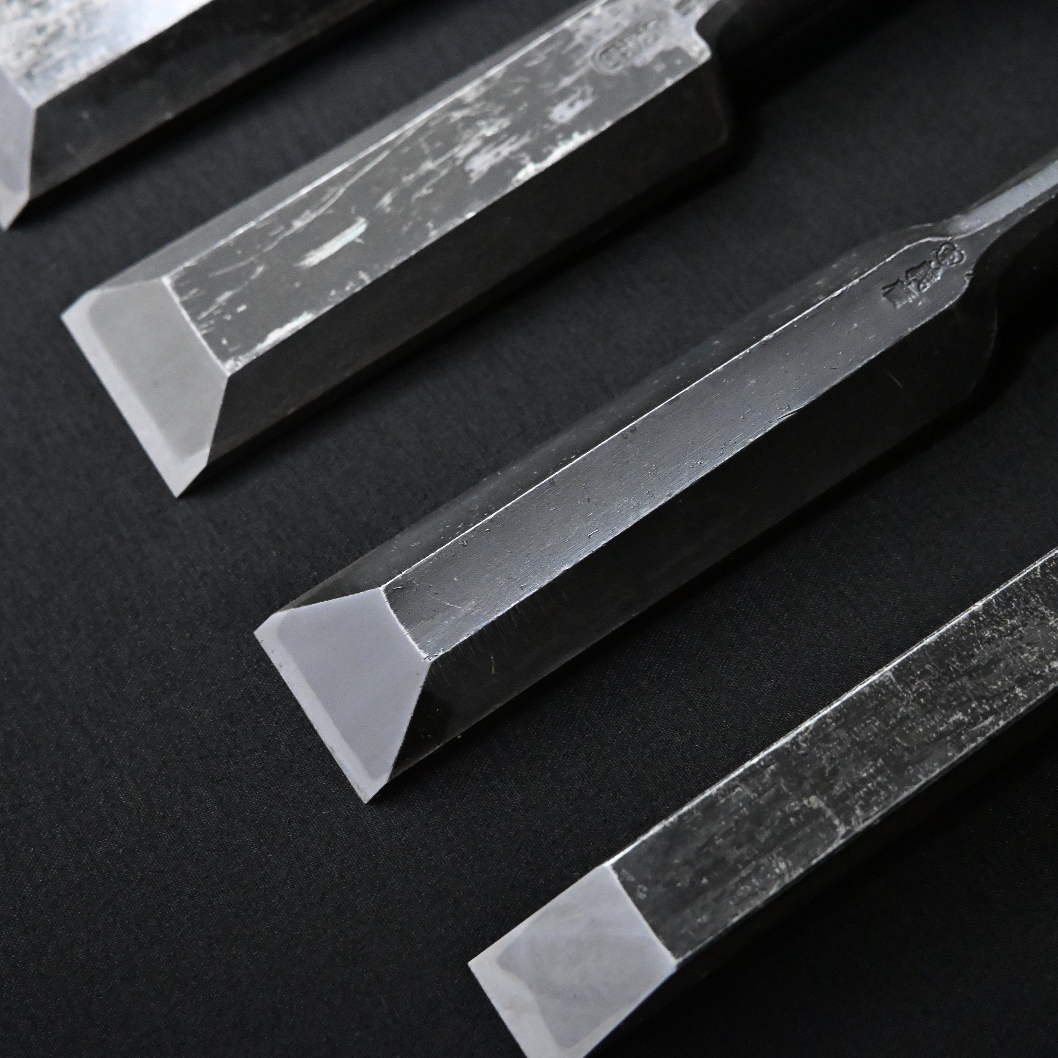 #M196 Mixed Timber chisels set by unknown バラ鑿合わせ 叩き組鑿 5本組 作者不明