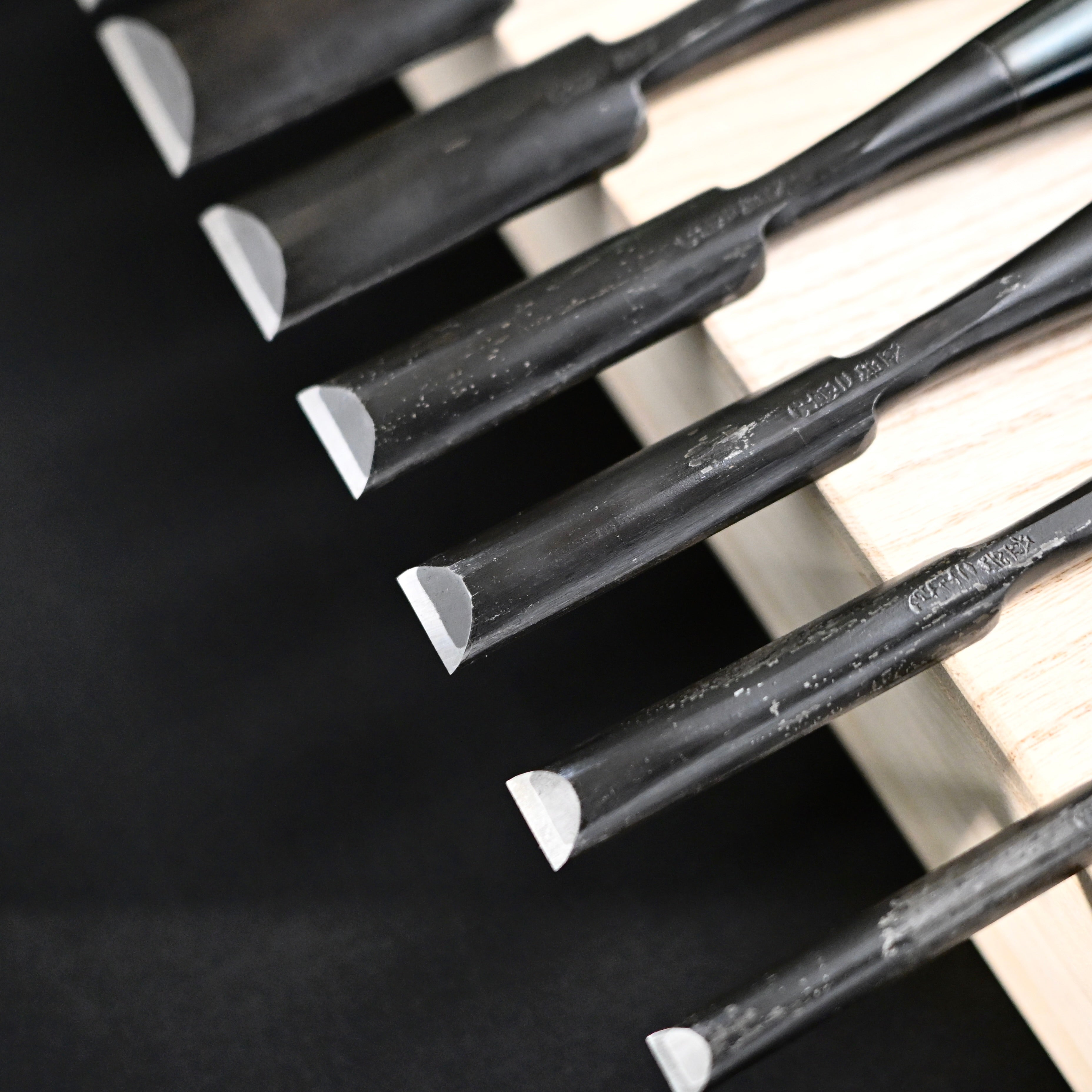 今井忠太郎作 二治弘 甲丸追入組鑿 鉄刀木柄 Nijihiro Komaru Type Bench chisels set Siamese cassia Handles by Chuutarou Imai