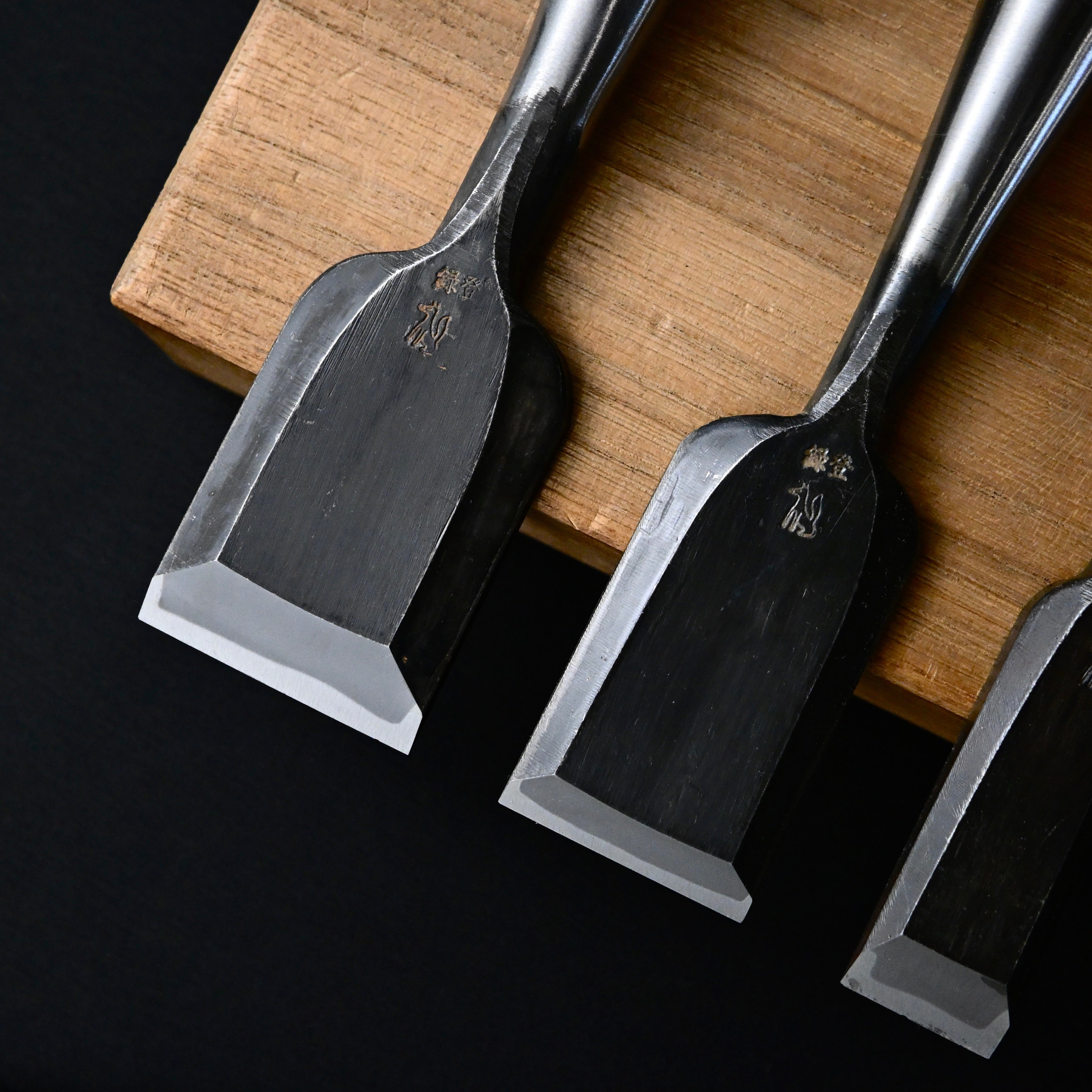 磯野信夫作 狐 追入鑿 Old stock Kitsune Bench chisels with white steel by Isono Nobuo