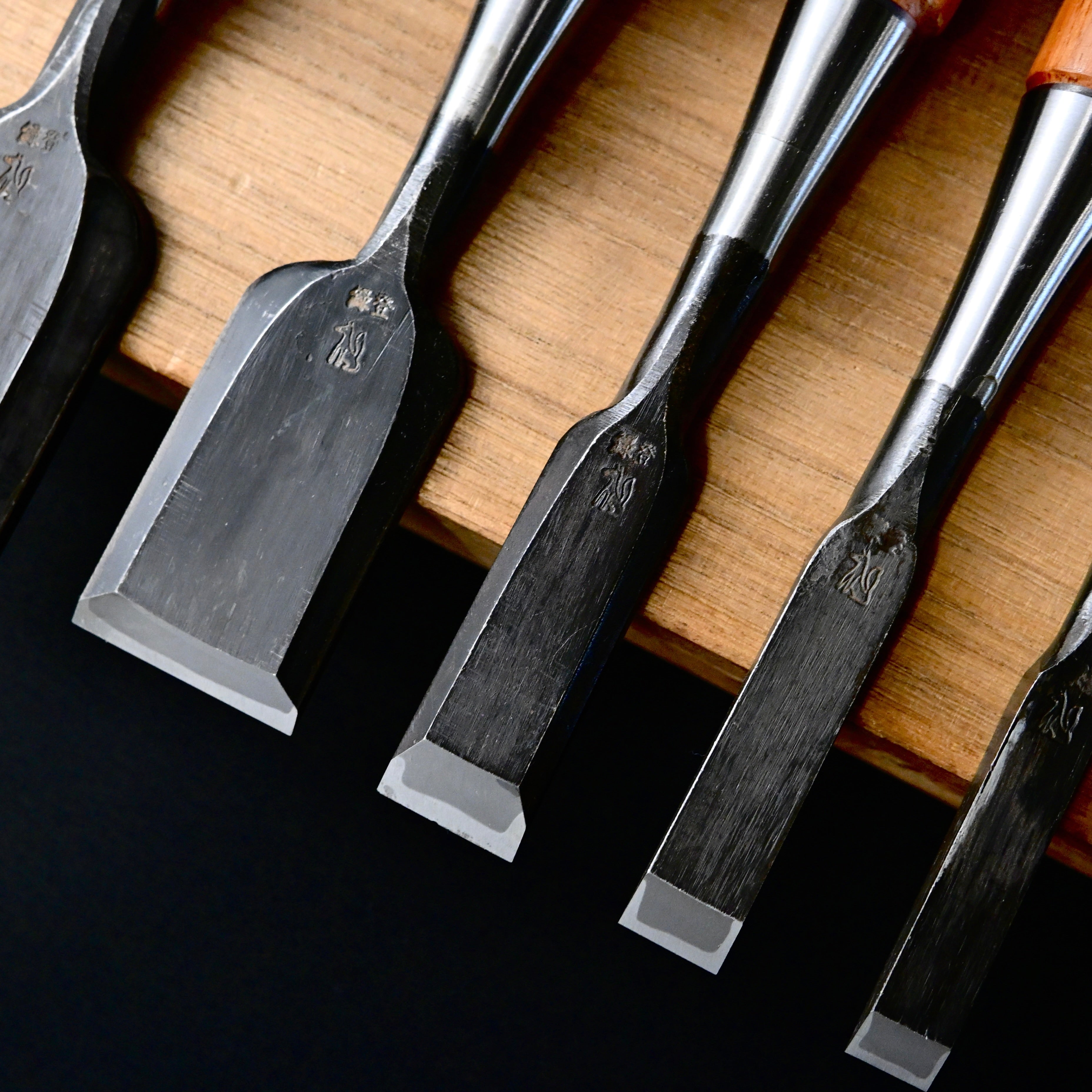 磯野信夫作 狐 追入鑿 Old stock Kitsune Bench chisels with white steel by Isono Nobuo