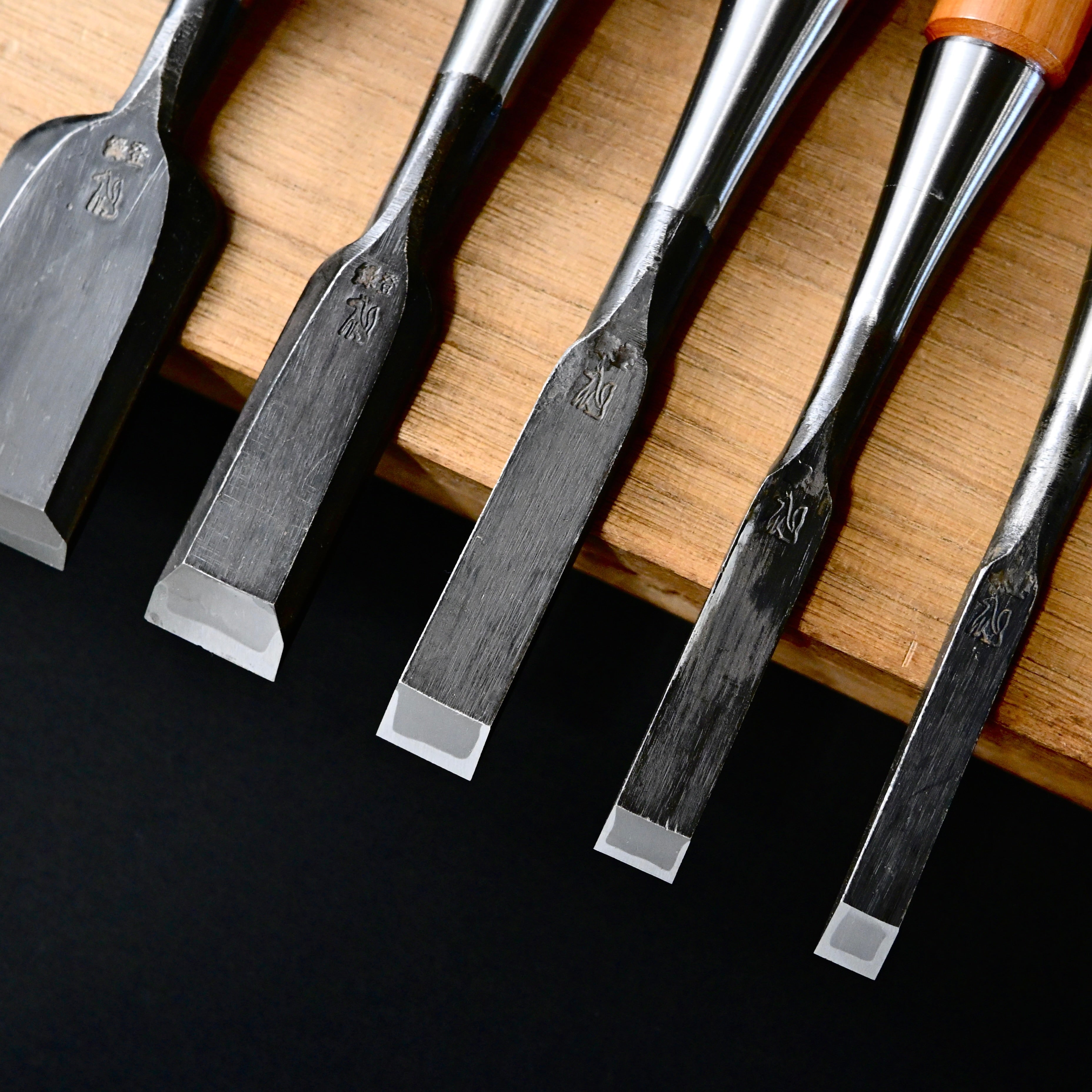 磯野信夫作 狐 追入鑿 Old stock Kitsune Bench chisels with white steel by Isono Nobuo