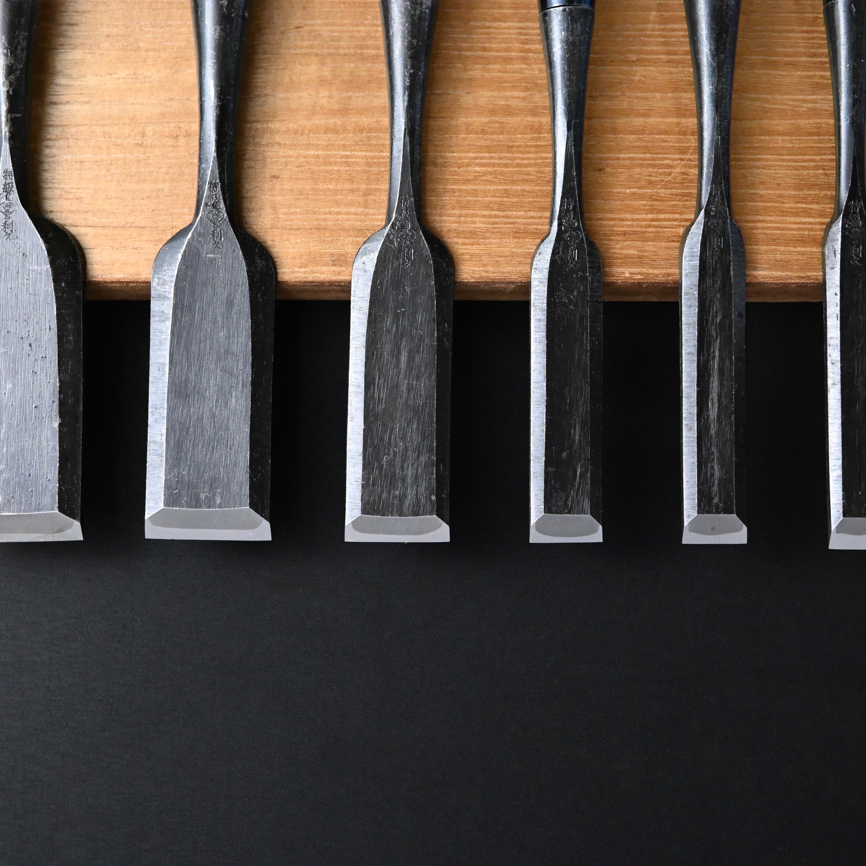 利久 薄鑿 白樫柄入 Toshihisa Paring chisels with white steel