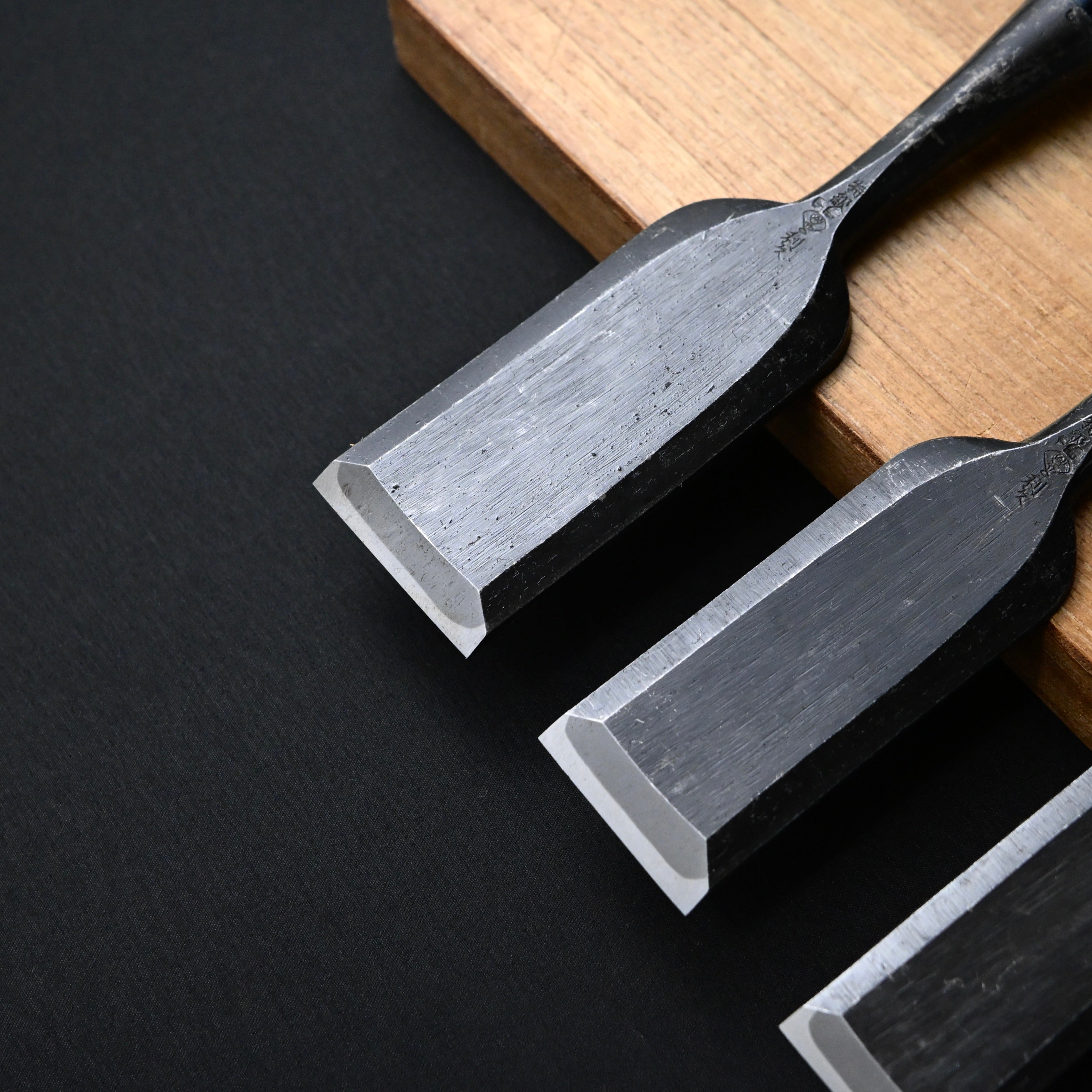 利久 薄鑿 白樫柄入 Toshihisa Paring chisels with white steel