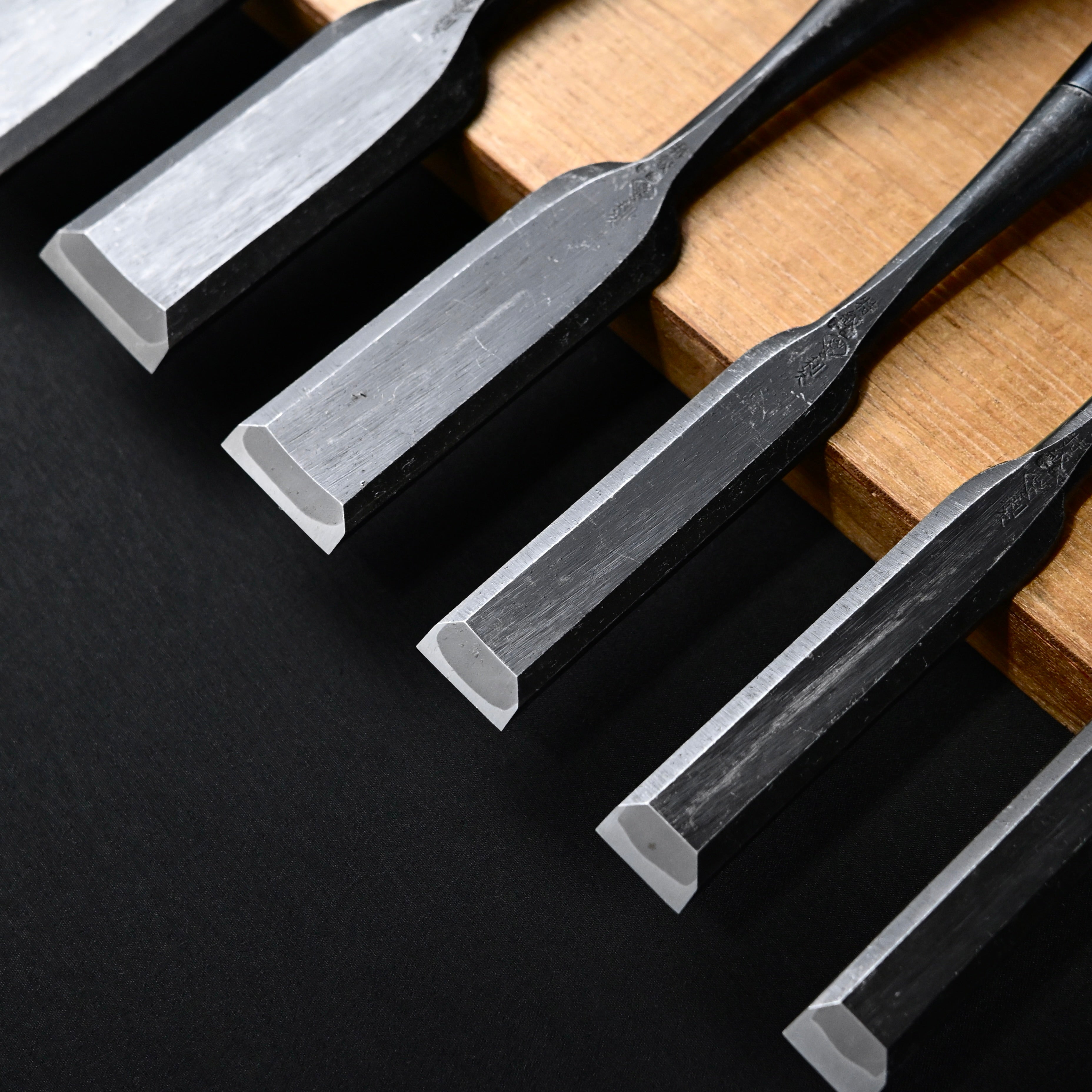 利久 薄鑿 白樫柄入 Toshihisa Paring chisels with white steel