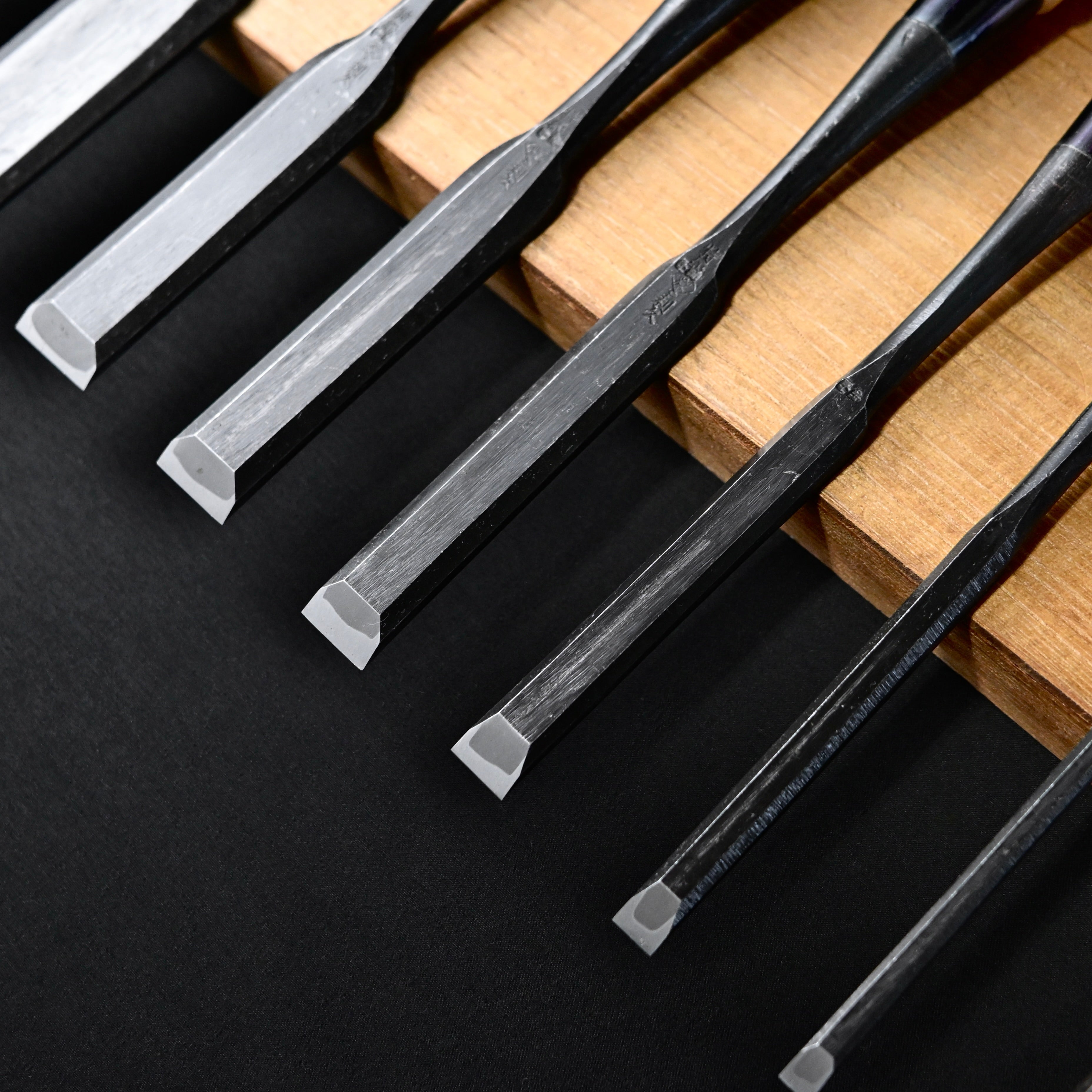 利久 薄鑿 白樫柄入 Toshihisa Paring chisels with white steel