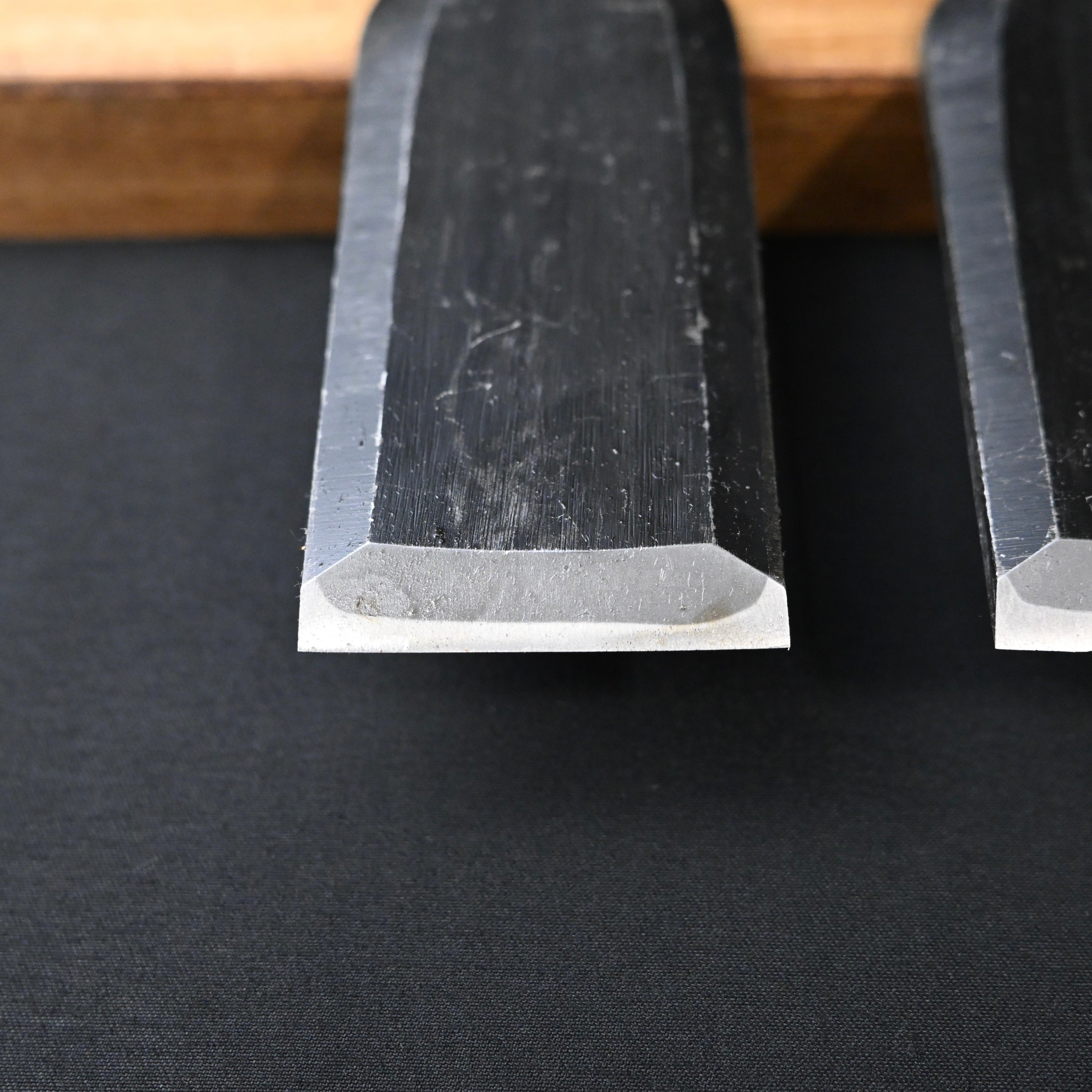 利久 薄鑿 白樫柄入 Toshihisa Paring chisels with white steel