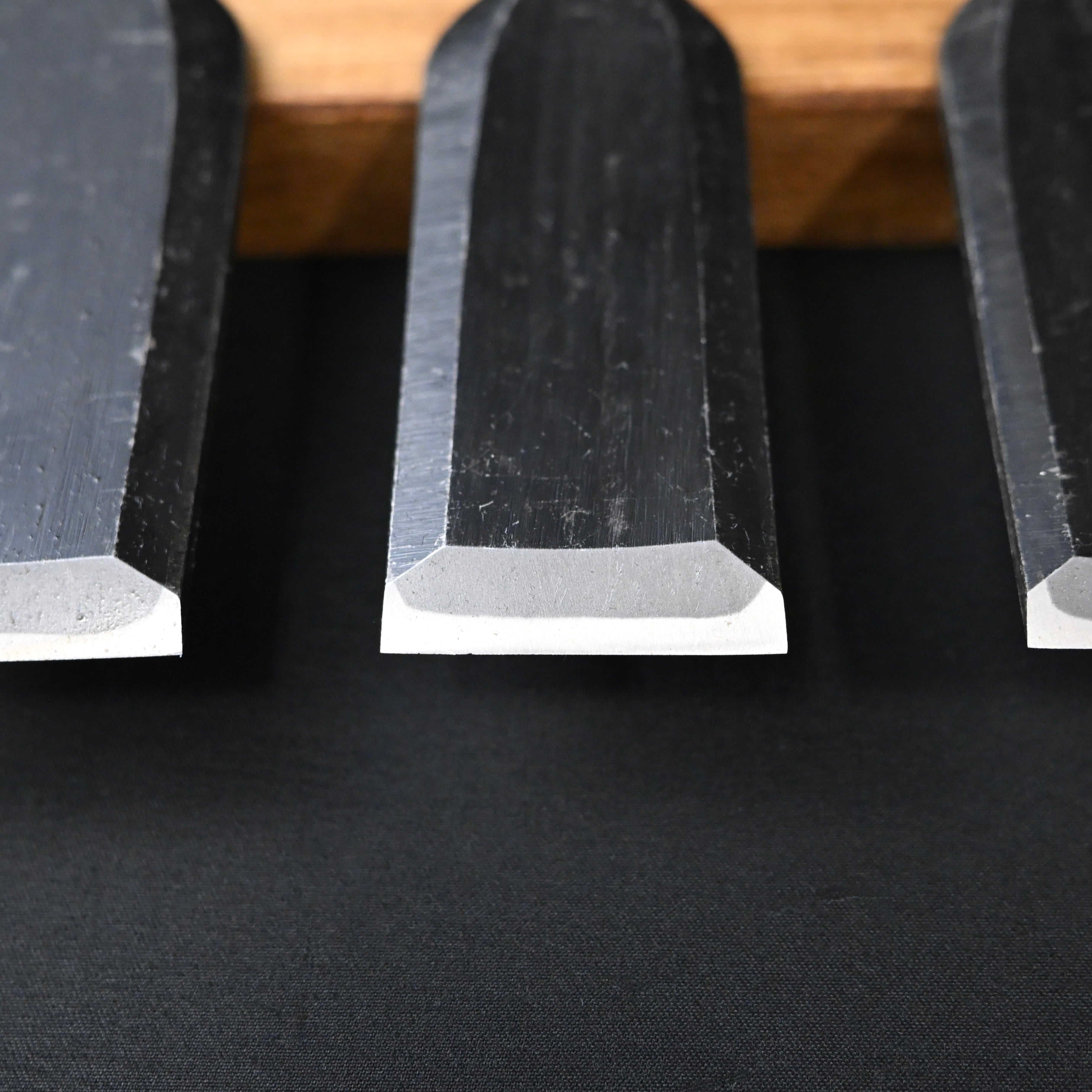 利久 薄鑿 白樫柄入 Toshihisa Paring chisels with white steel