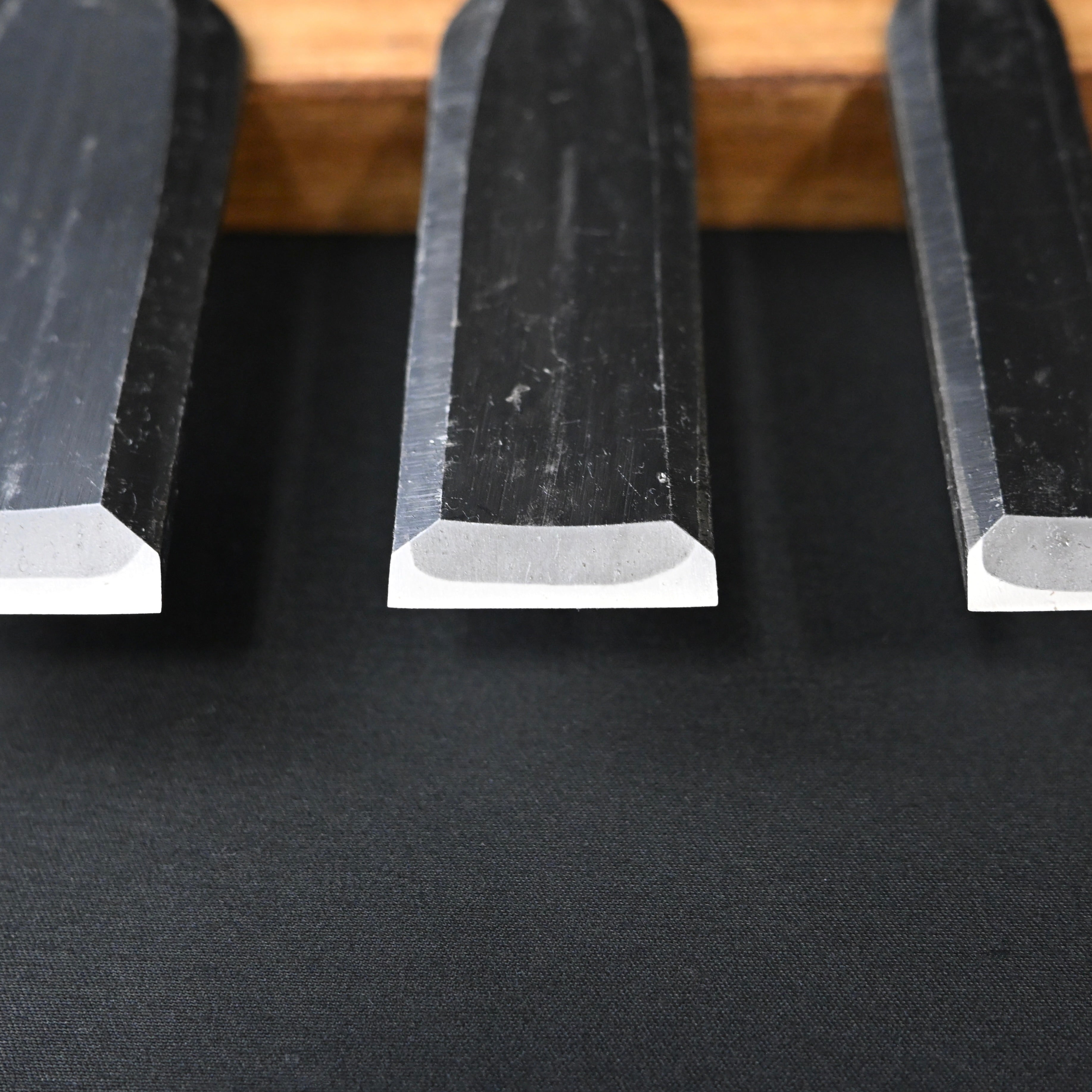 利久 薄鑿 白樫柄入 Toshihisa Paring chisels with white steel