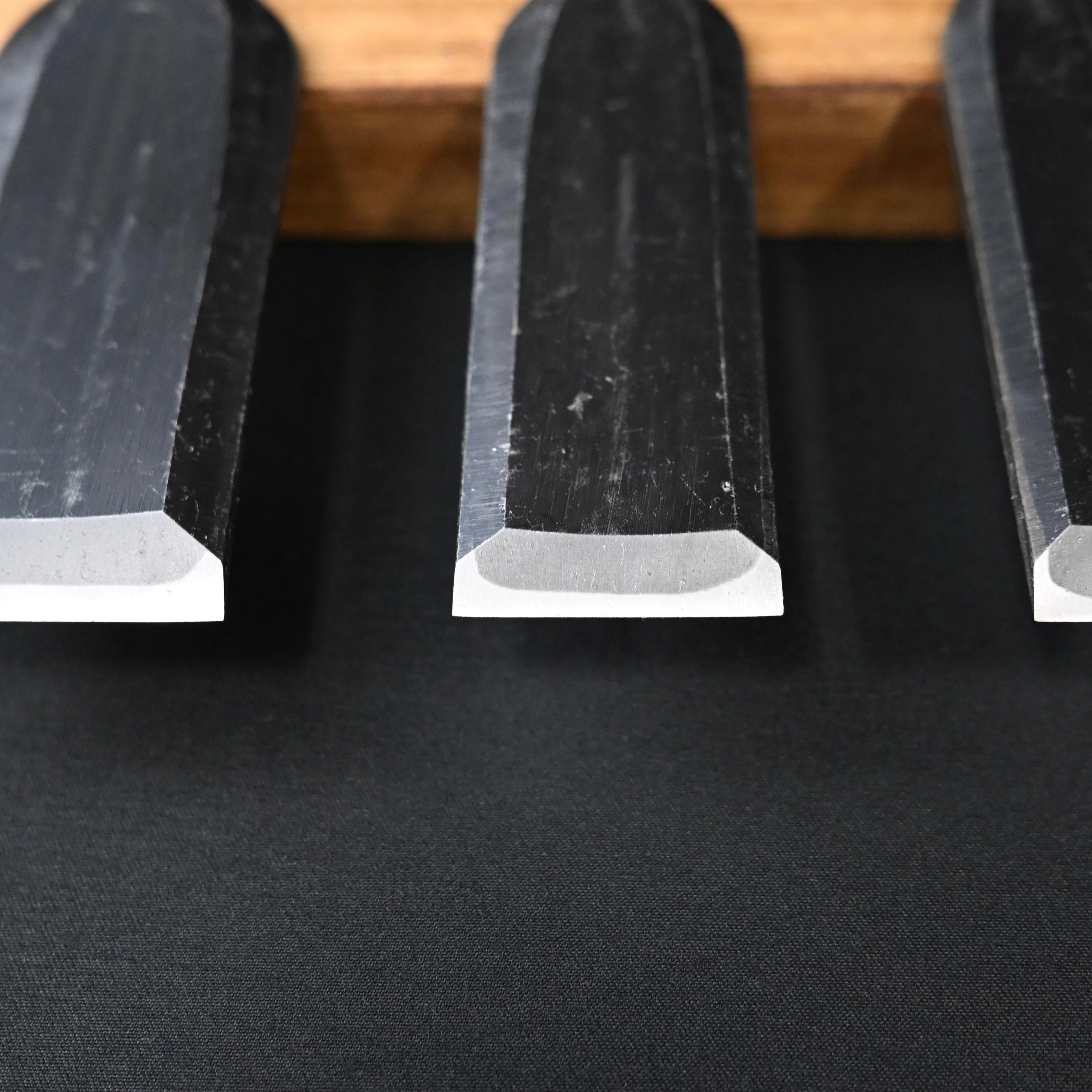 利久 薄鑿 白樫柄入 Toshihisa Paring chisels with white steel