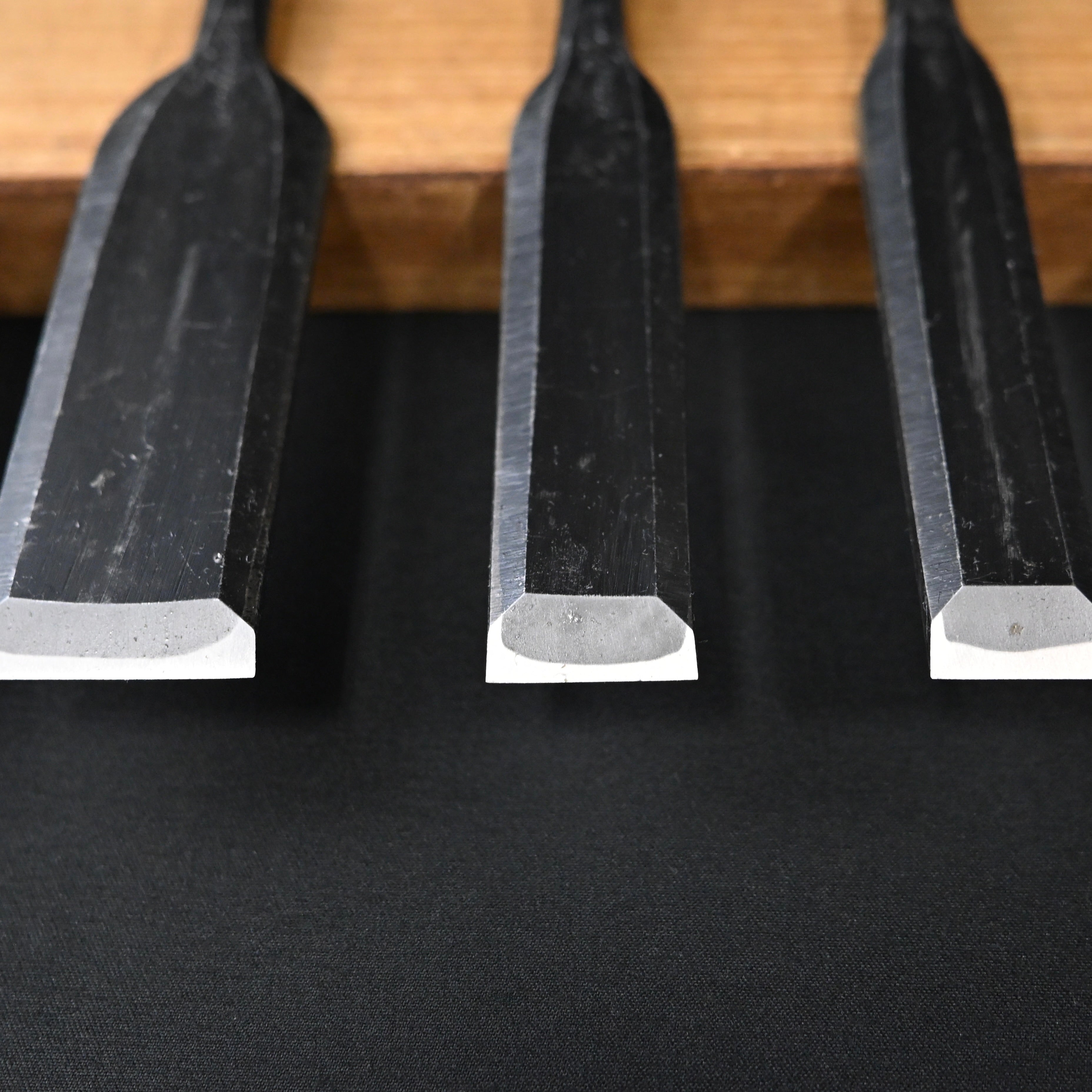 利久 薄鑿 白樫柄入 Toshihisa Paring chisels with white steel