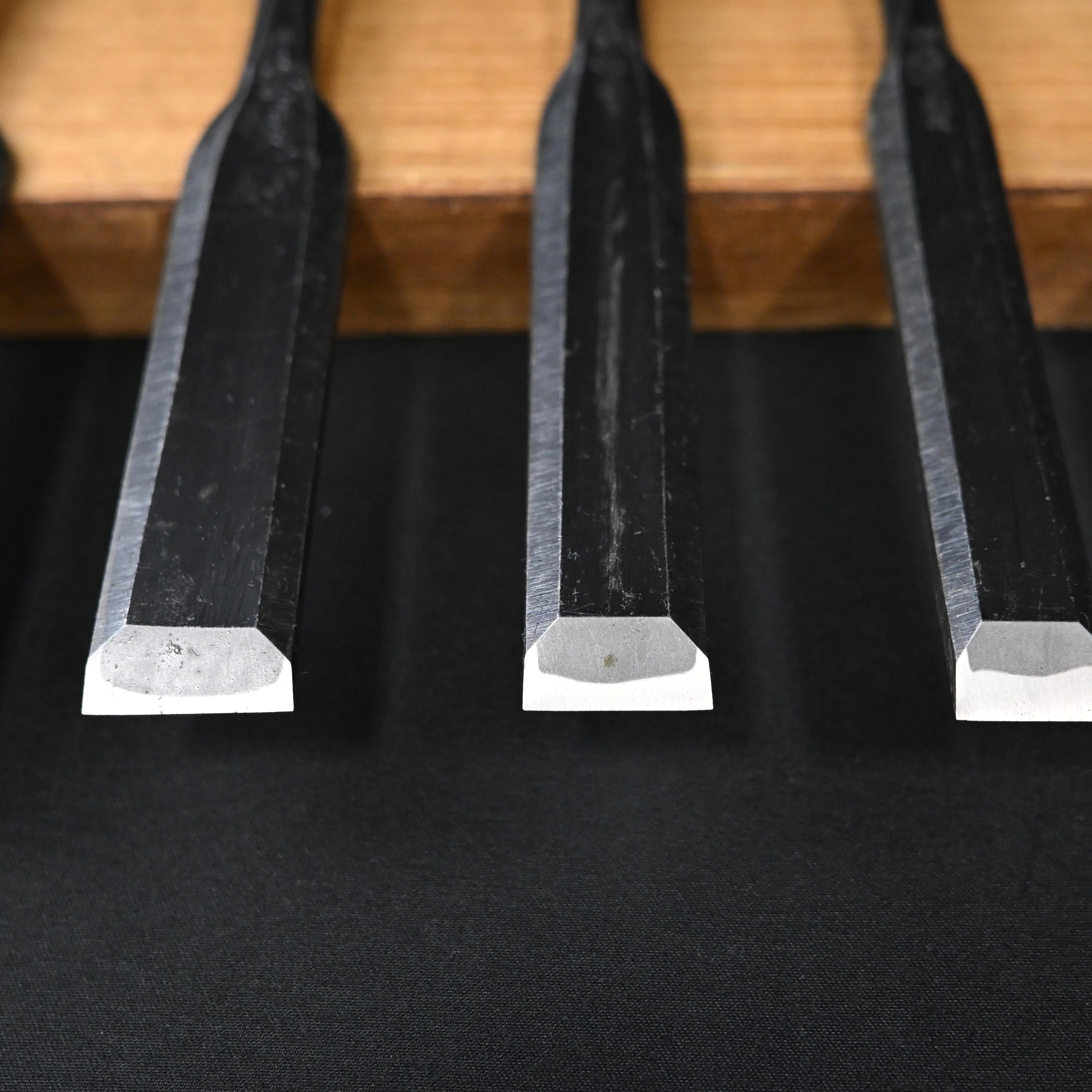 利久 薄鑿 白樫柄入 Toshihisa Paring chisels with white steel