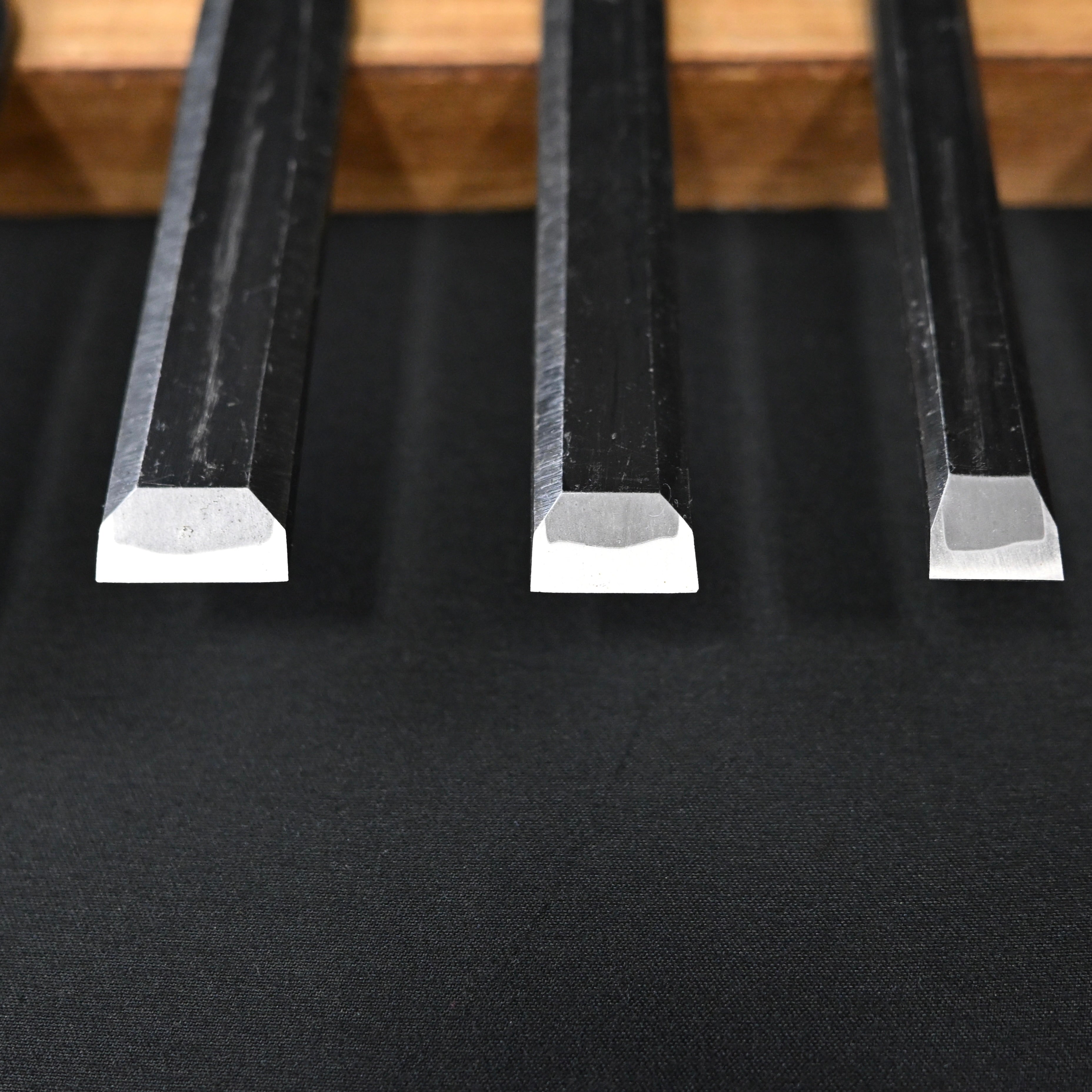 利久 薄鑿 白樫柄入 Toshihisa Paring chisels with white steel