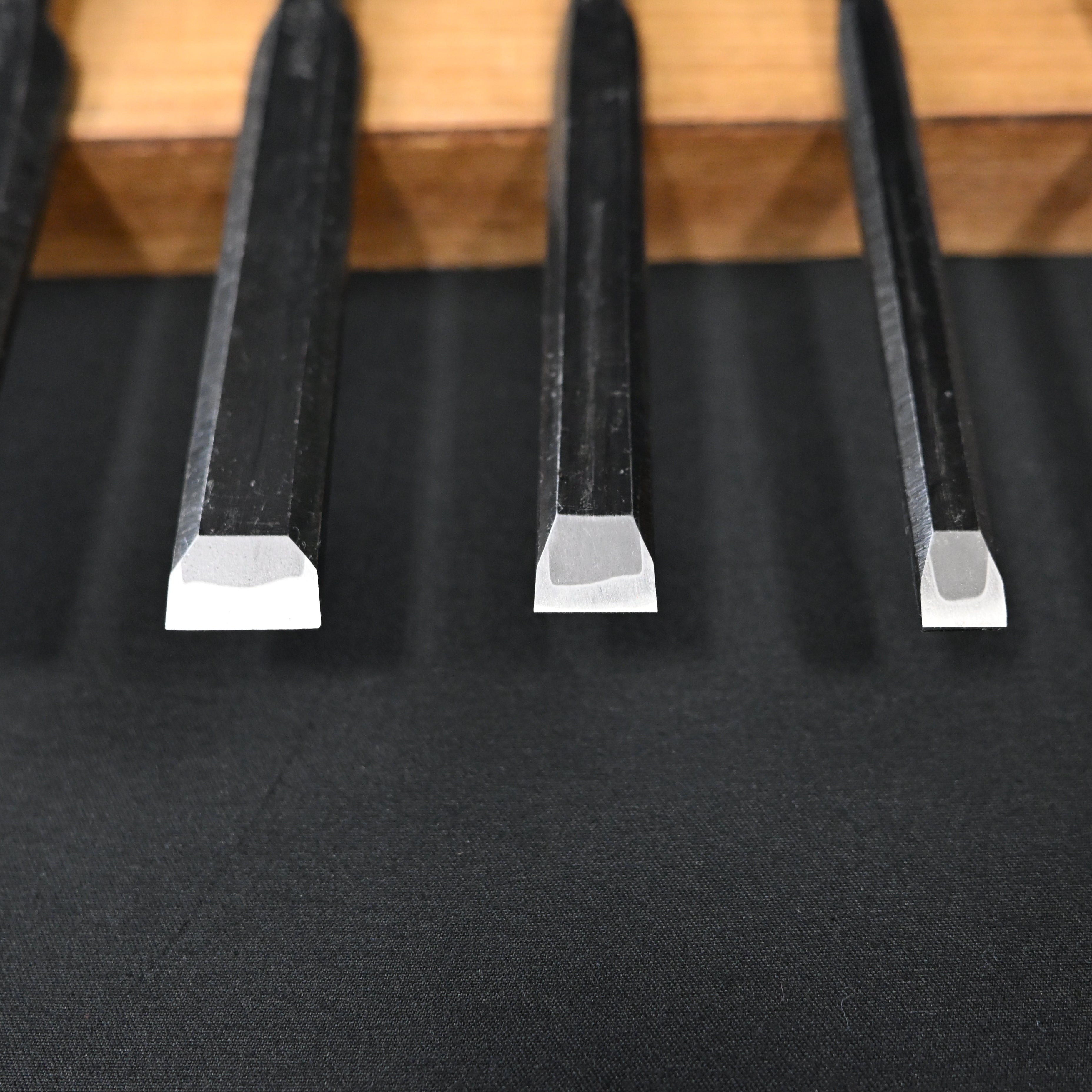 利久 薄鑿 白樫柄入 Toshihisa Paring chisels with white steel