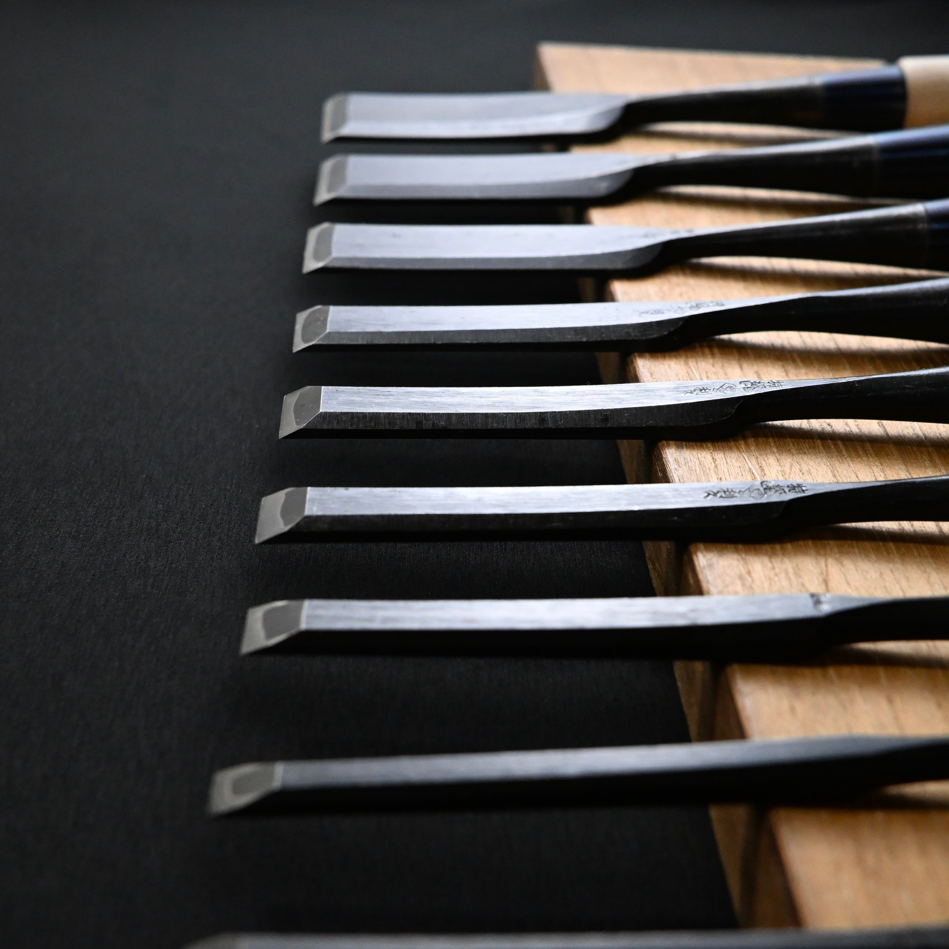 利久 薄鑿 白樫柄入 Toshihisa Paring chisels with white steel