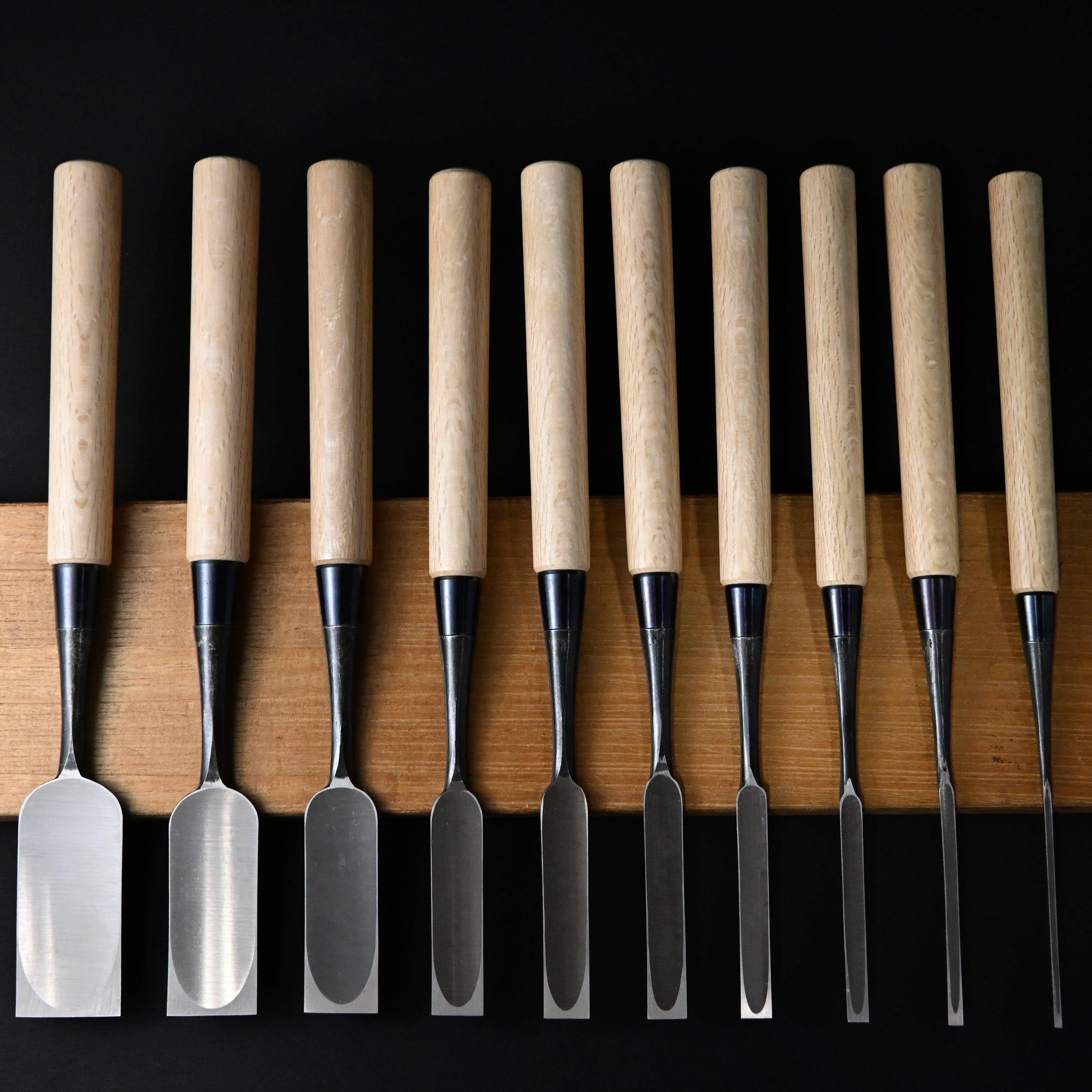 利久 薄鑿 白樫柄入 Toshihisa Paring chisels with white steel