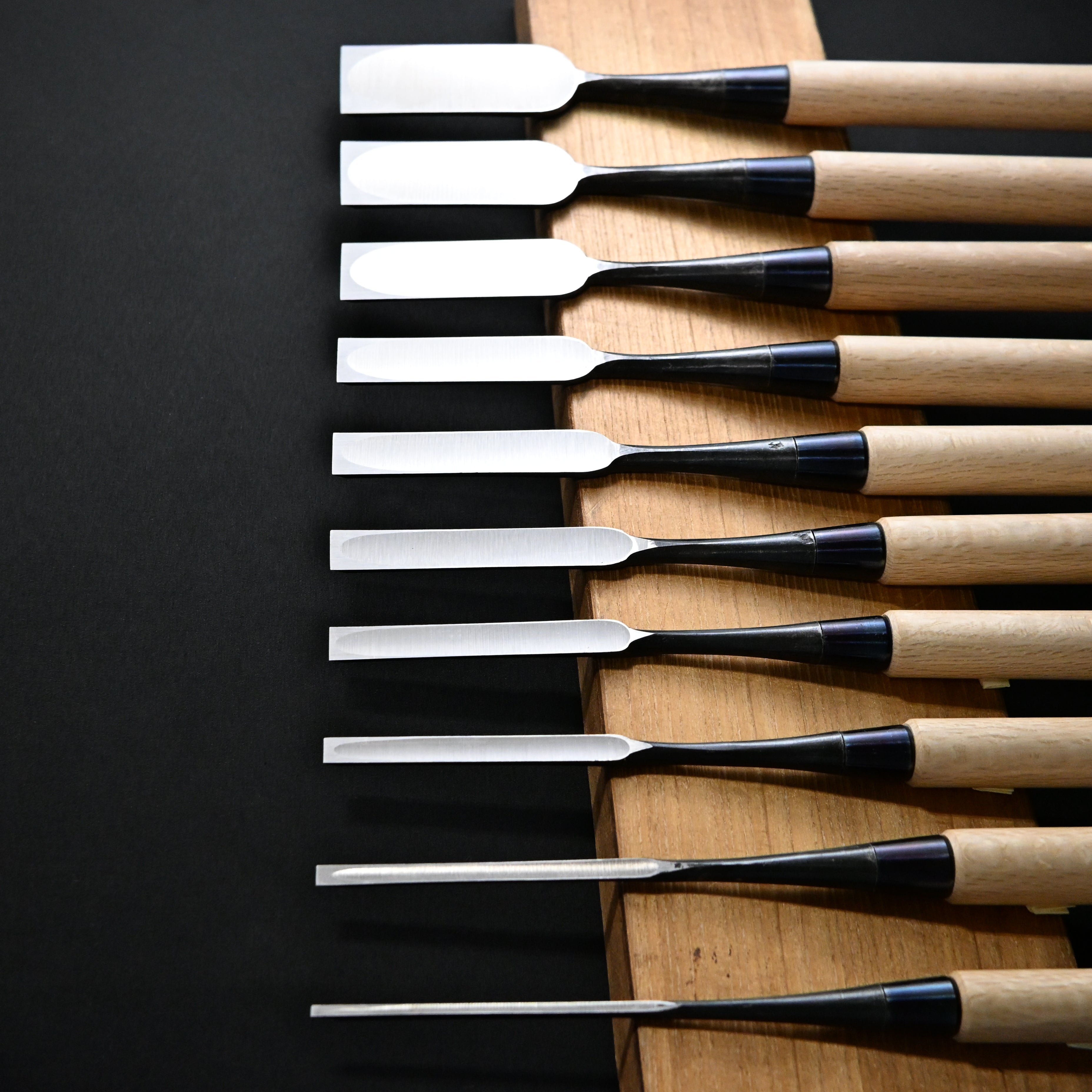 利久 薄鑿 白樫柄入 Toshihisa Paring chisels with white steel