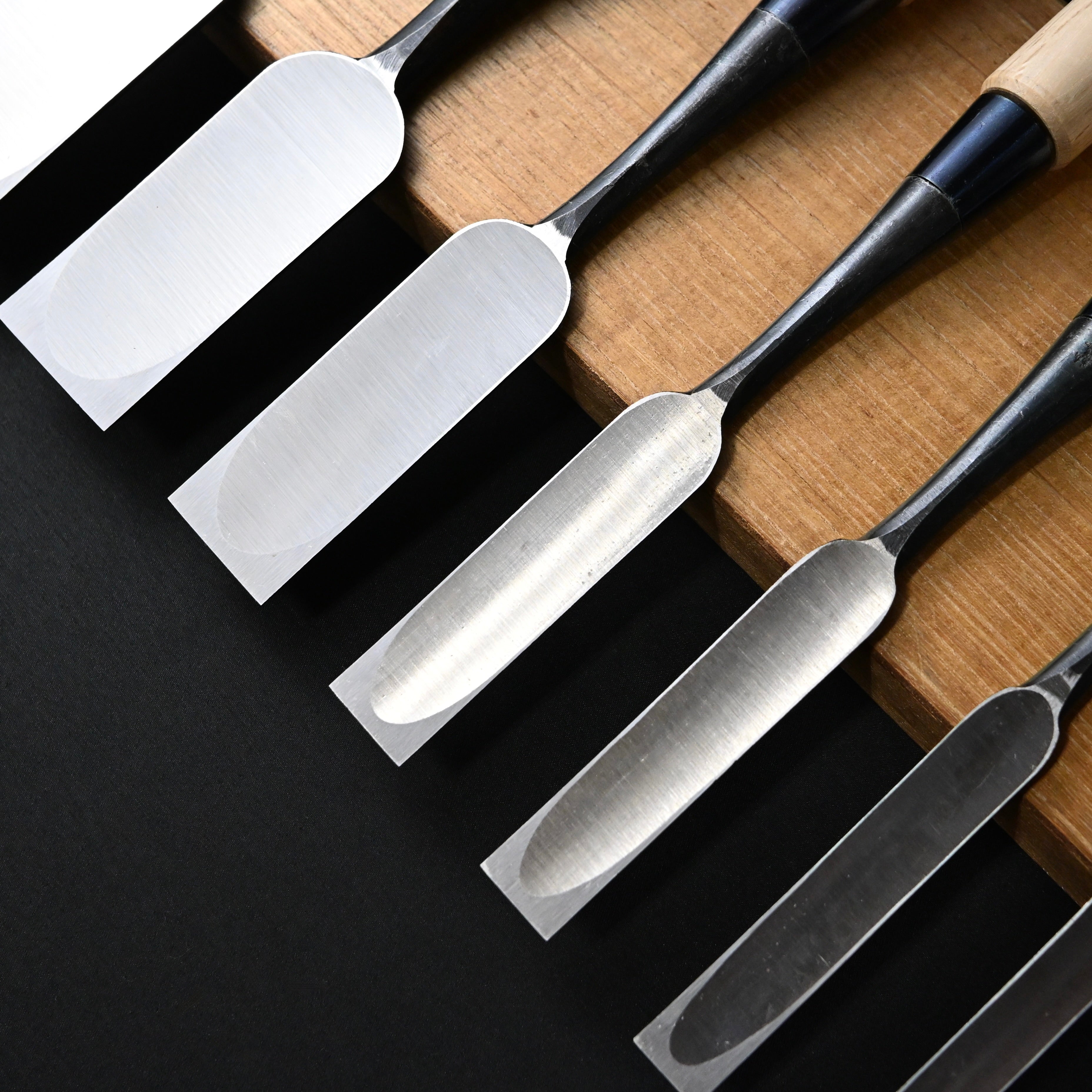 利久 薄鑿 白樫柄入 Toshihisa Paring chisels with white steel