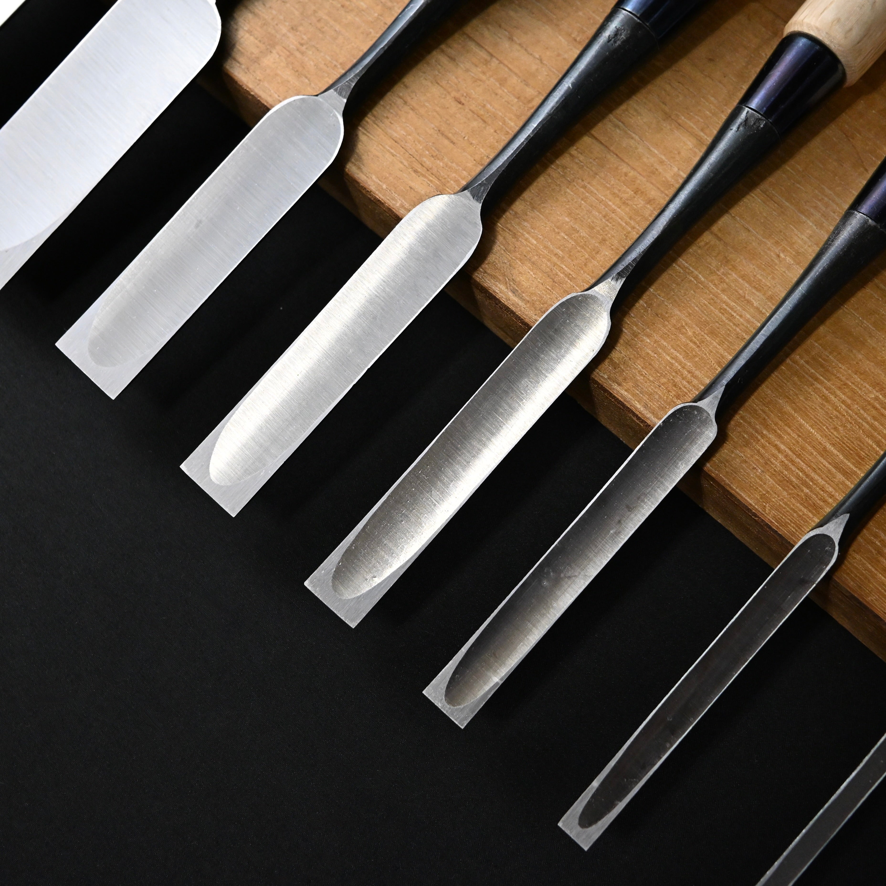 利久 薄鑿 白樫柄入 Toshihisa Paring chisels with white steel