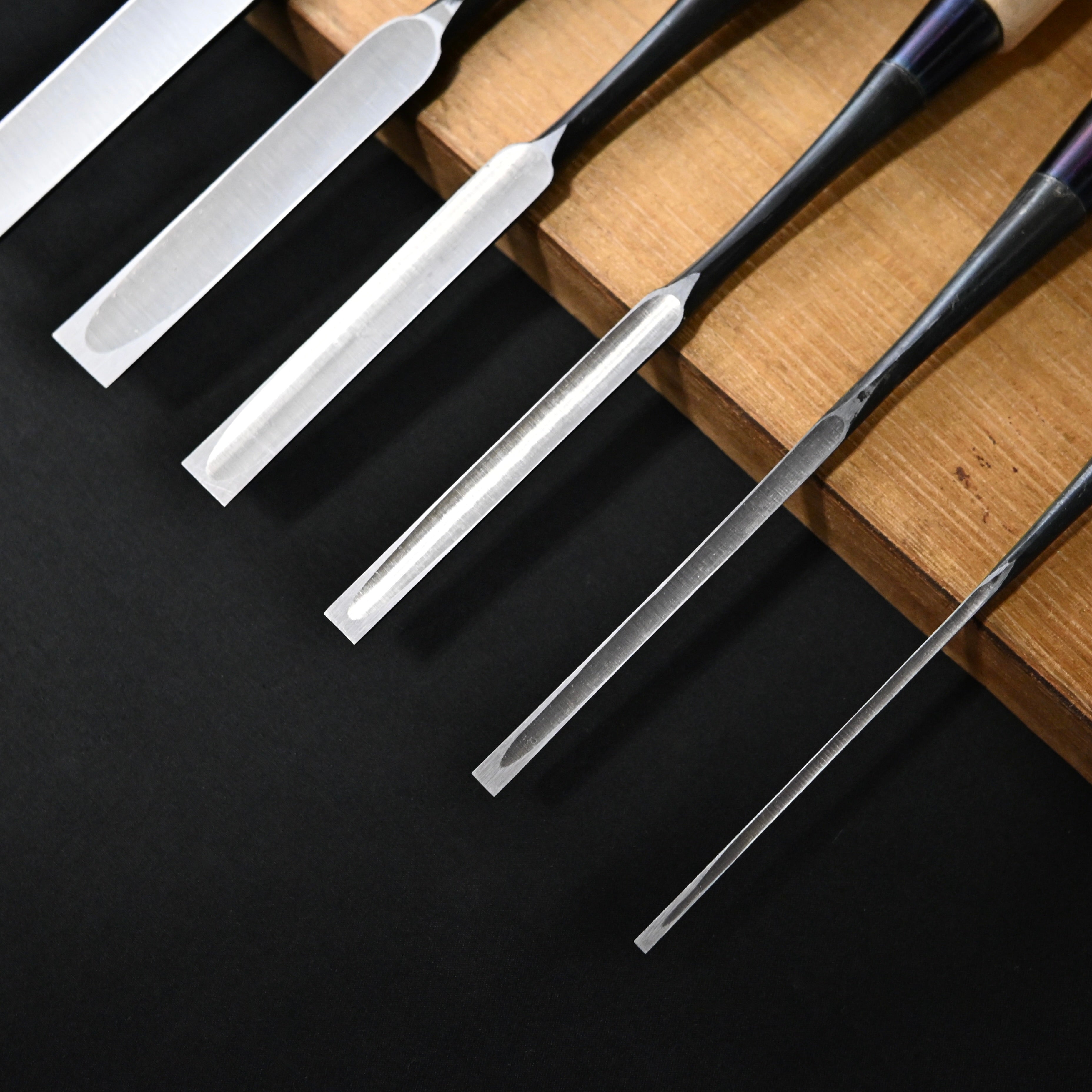 利久 薄鑿 白樫柄入 Toshihisa Paring chisels with white steel