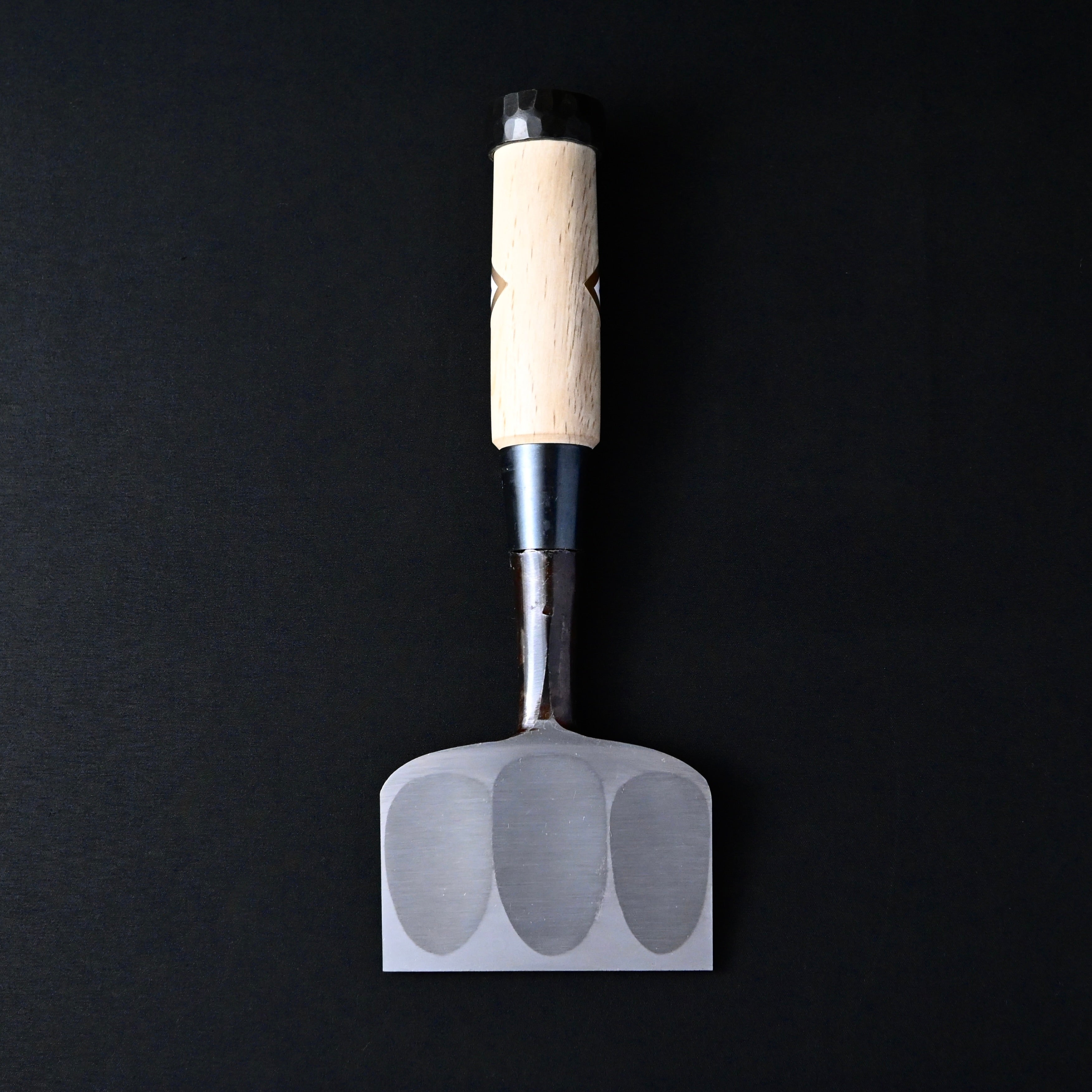 Kikuhiromaru Bench chisels with White steel (Oirenomi) 菊弘丸 追入鑿 90mm