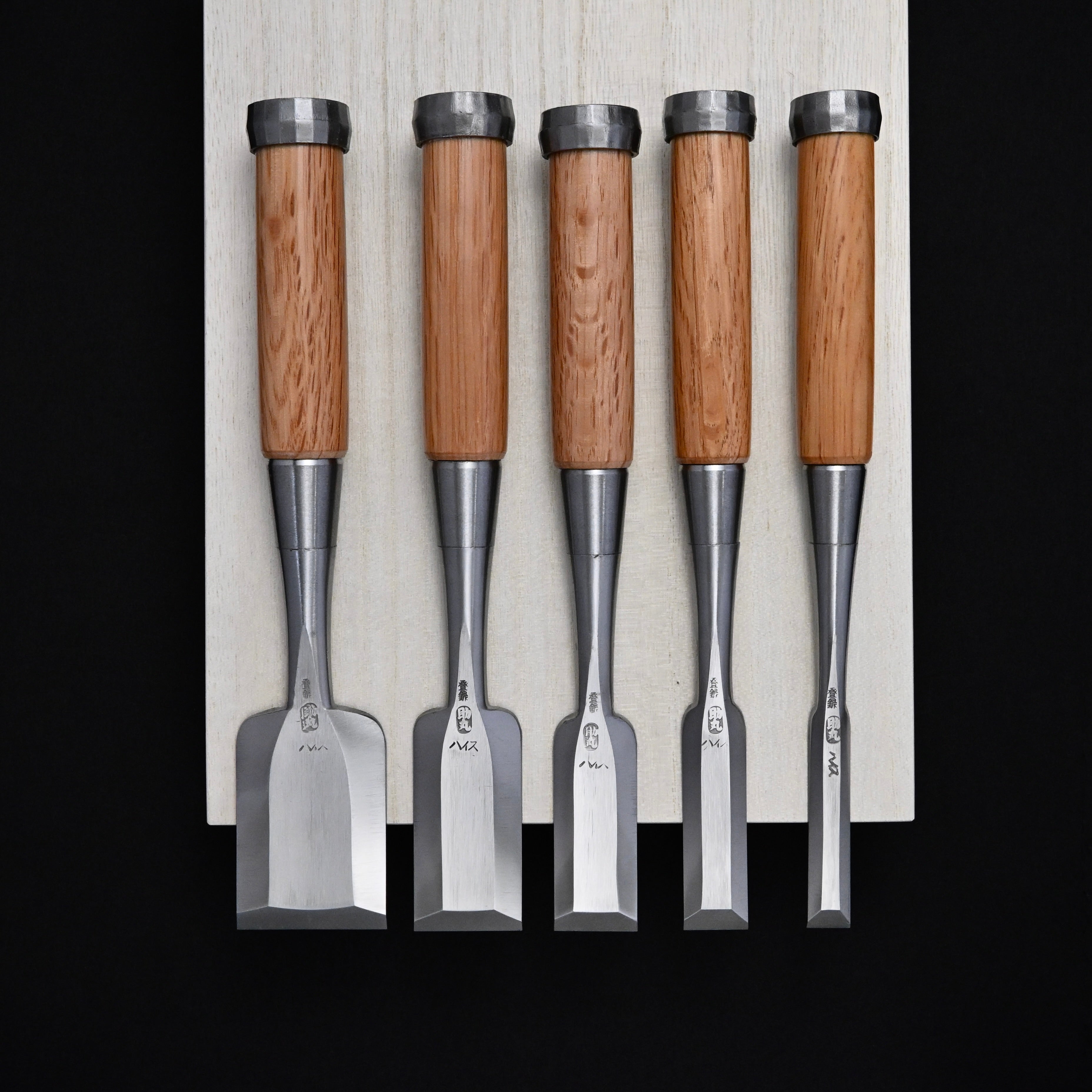 助丸ハイス 三ツ裏 追入組鑿 5本組 桐箱付 Sukemaru High-Speed Steel Bench chisels Triple Ura 5pc set