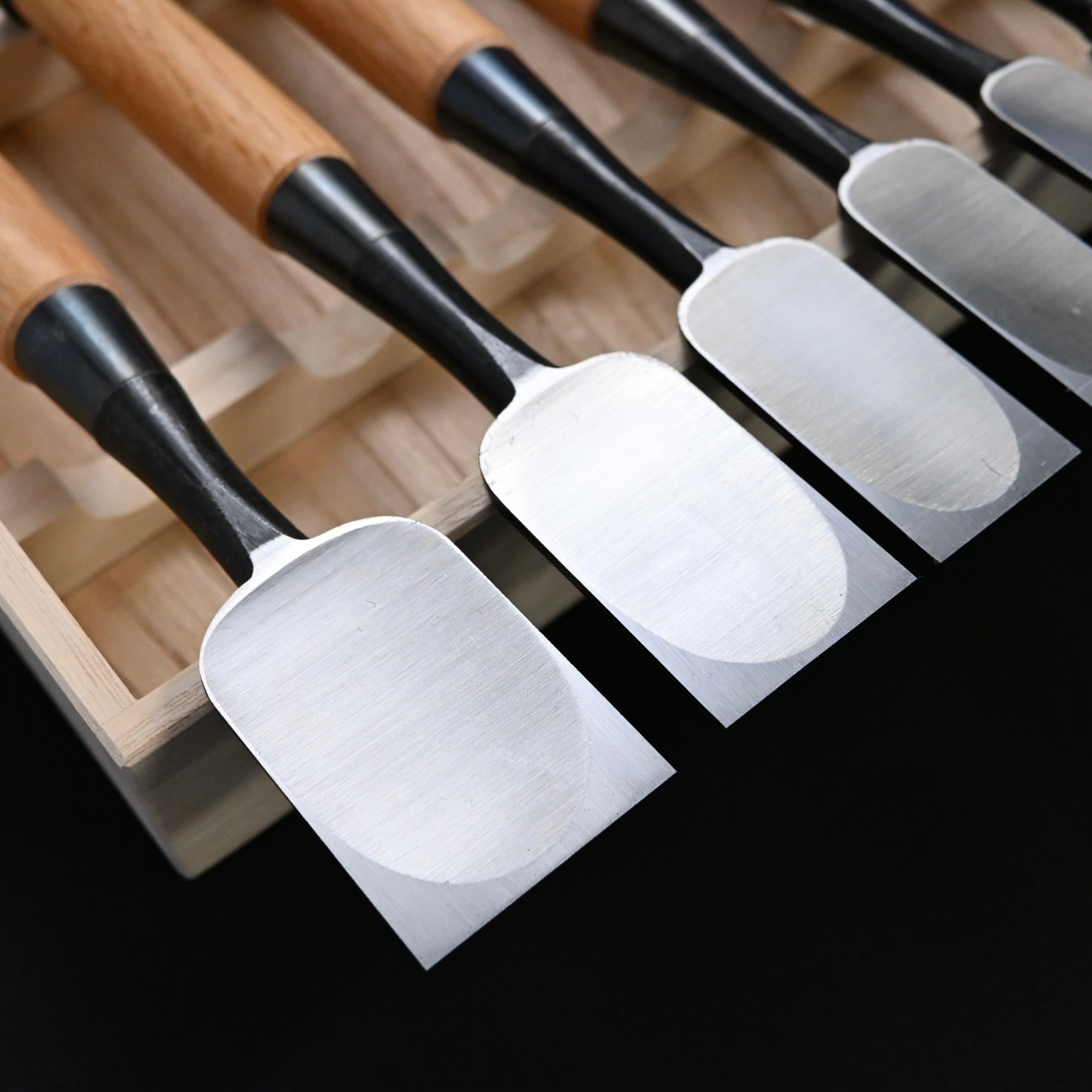 #2 Ouchi Bench chisels set by Ouchi 4th generationRed Oak Handles 四代目 宗家大内 追入組鑿 赤樫柄 桐箱付 Oirenomi