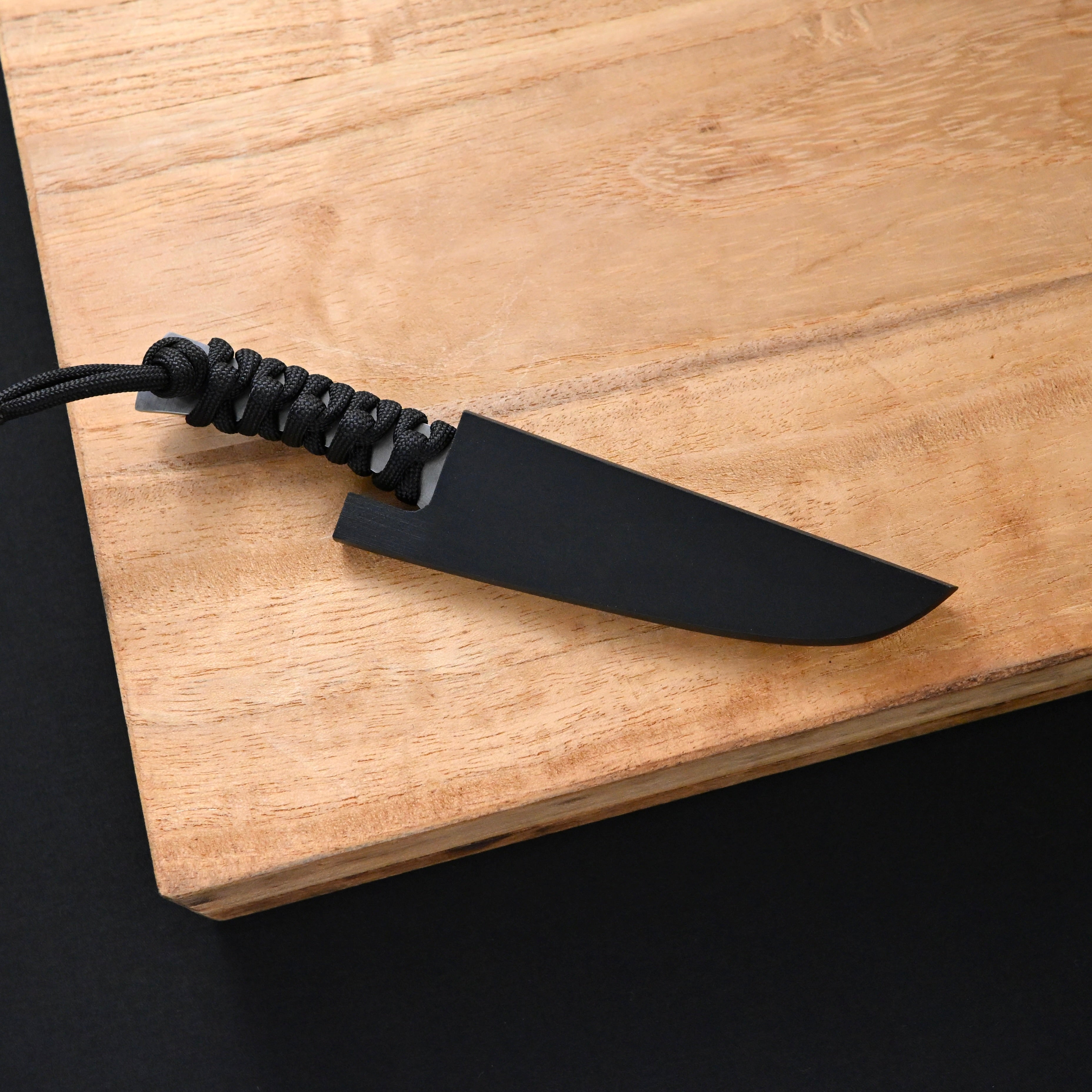 越前数馬作 卓上ナイフ 涼月 黒紐巻 刃70mm 粉末ダマスカス鋼 EchizenKazuma Ryōgetsu Tabletop Knife with Black Cord Wrap Blade 70mm Powdered Damascus Steel