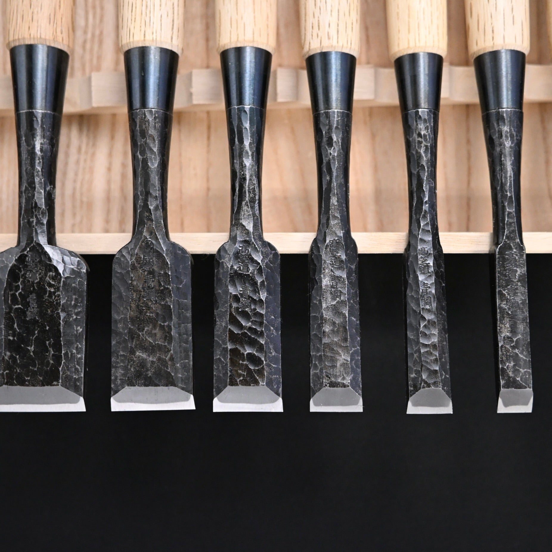 Takashiba Bench chisels set (Oirenomi) with wooden box 高芝 追入組鑿 槌目青紙鋼 桐箱付