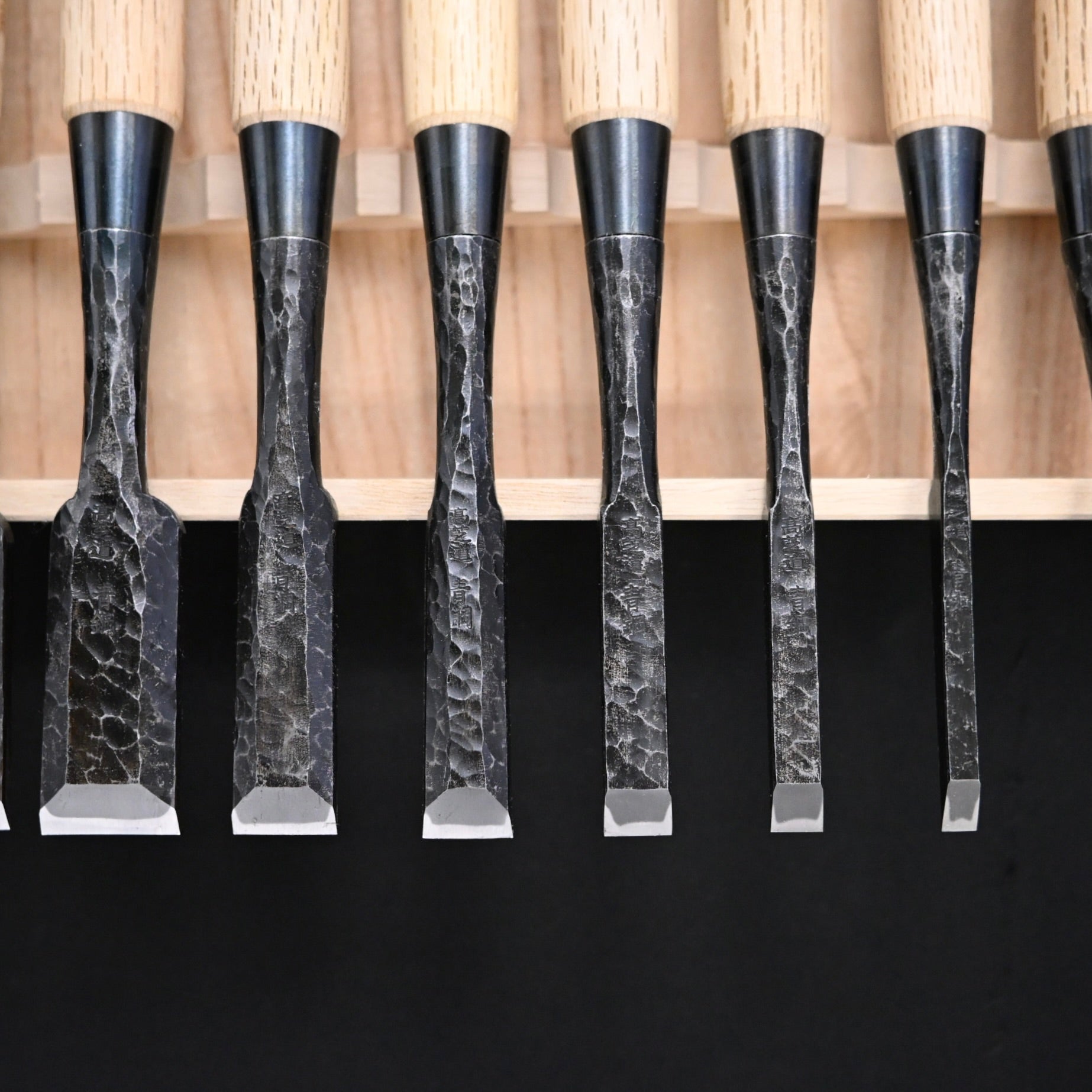 Takashiba Bench chisels set (Oirenomi) with wooden box 高芝 追入組鑿 槌目青紙鋼 桐箱付