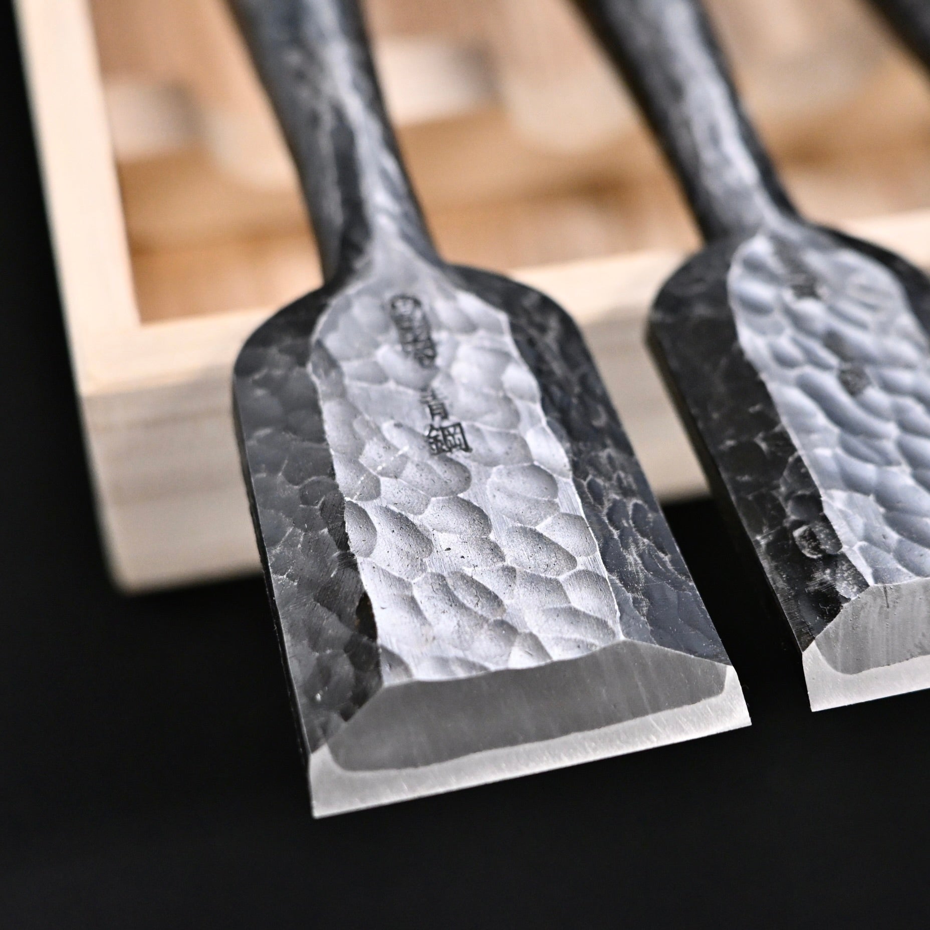 Takashiba Bench chisels set (Oirenomi) with wooden box 高芝 追入組鑿 槌目青紙鋼 桐箱付