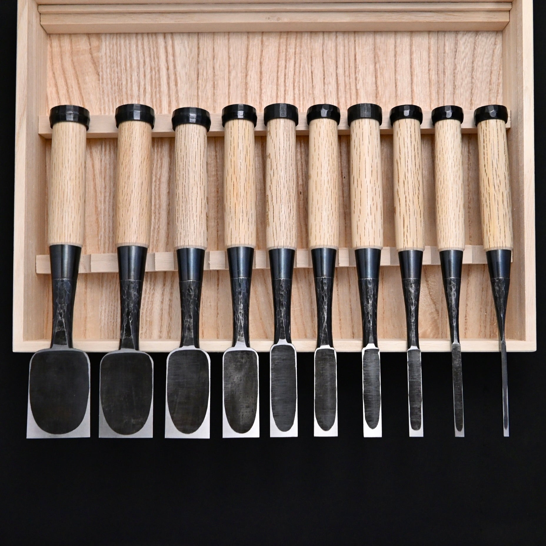 Takashiba Bench chisels set (Oirenomi) with wooden box 高芝 追入組鑿 槌目青紙鋼 桐箱付