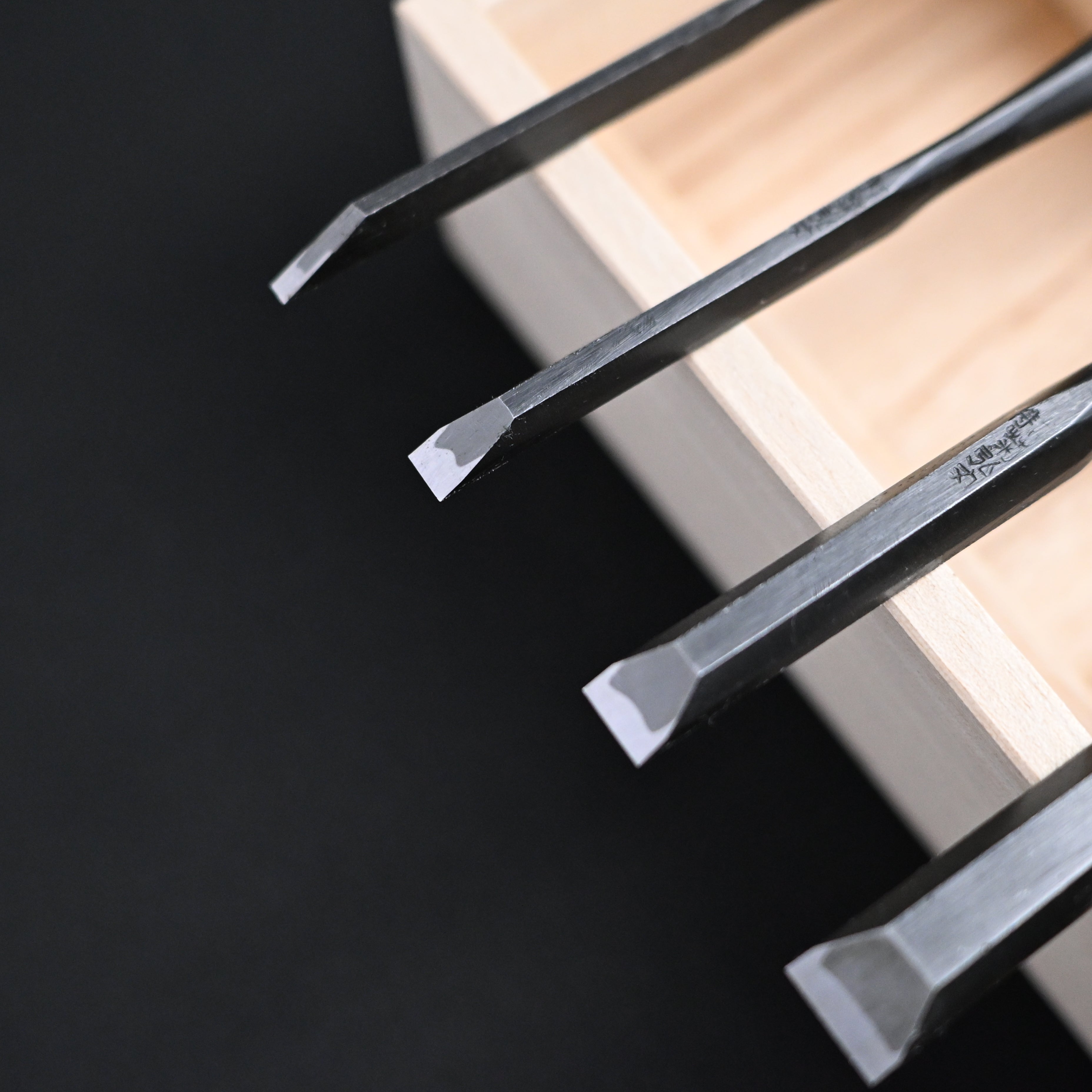 菊弘丸 追入組鑿 赤樫柄 10本組. Kikuhiromaru Bench chisels set with White steel (Oirenomi)