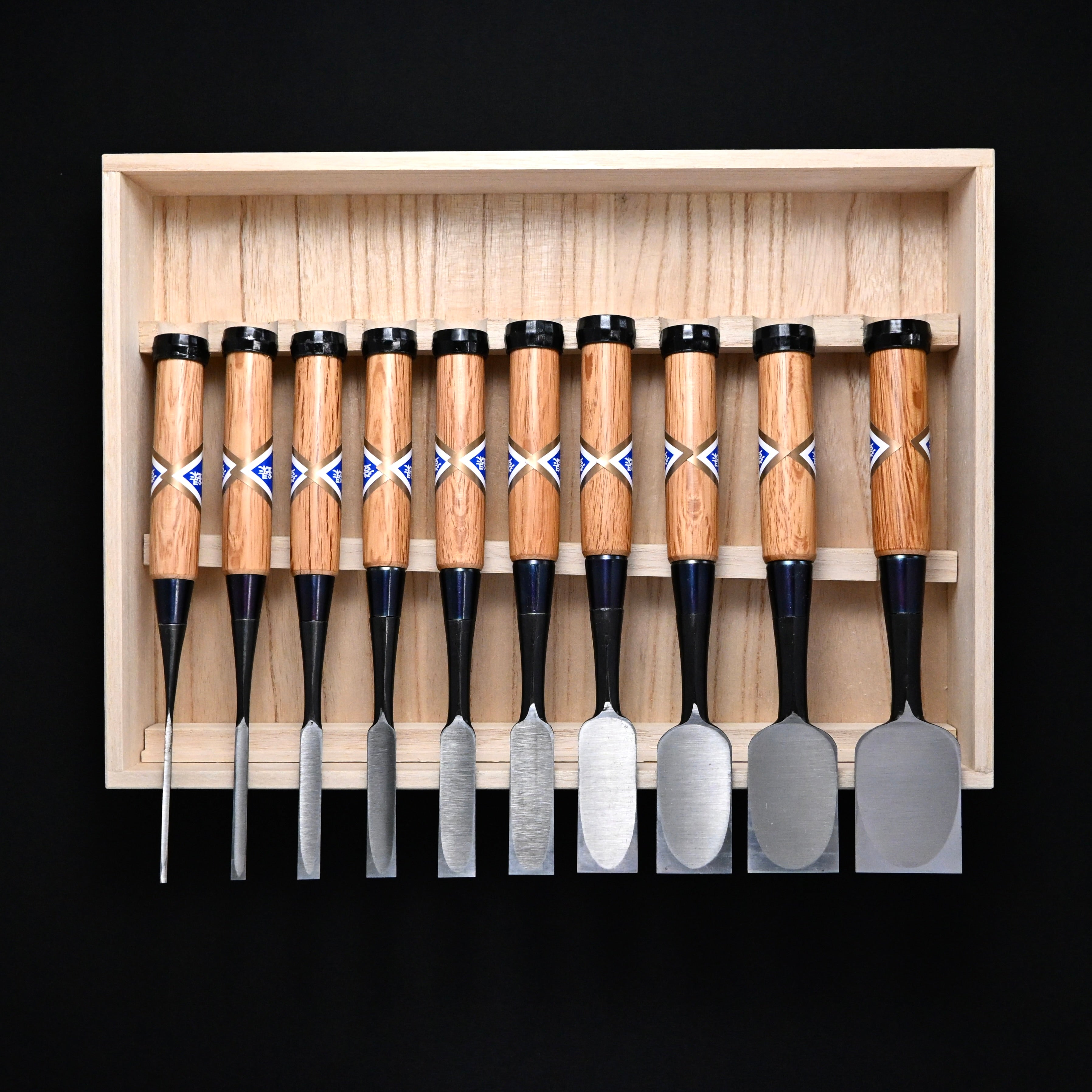 菊弘丸 追入組鑿 赤樫柄 10本組. Kikuhiromaru Bench chisels set with White steel (Oirenomi)