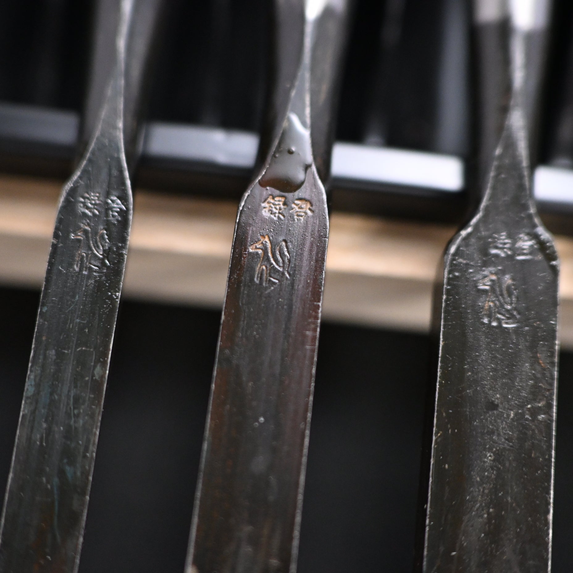 Kitsune Bench chisels set by Isono Nobuo 磯野信夫作 狐 追入組鑿 赤樫柄 Oirenomi