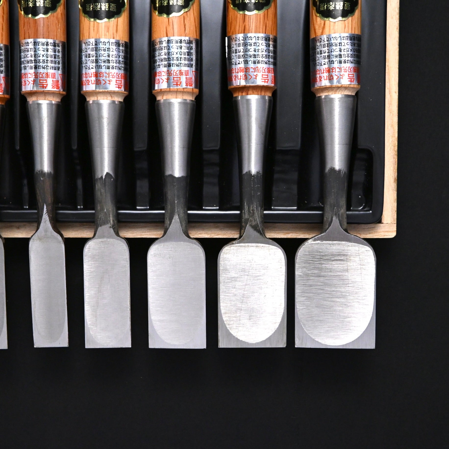 Kitsune Bench chisels set by Isono Nobuo 磯野信夫作 狐 追入組鑿 赤樫柄 Oirenomi