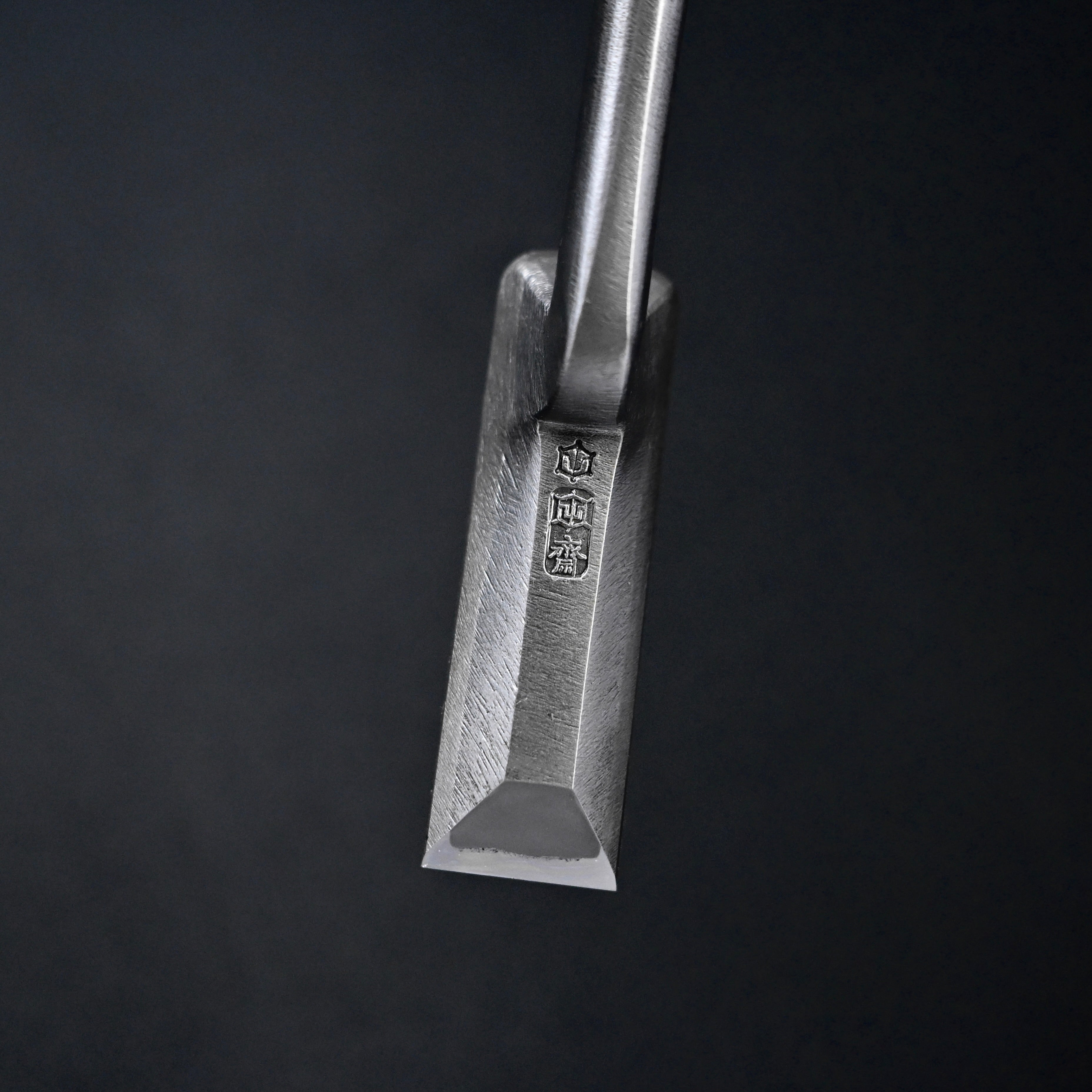 田斎作 磨仕上 面取鏝のみ アゴ付 赤樫柄 21mm Tasai Special Trowel chisel (Kote nomi) Polish finished with Red oak handle